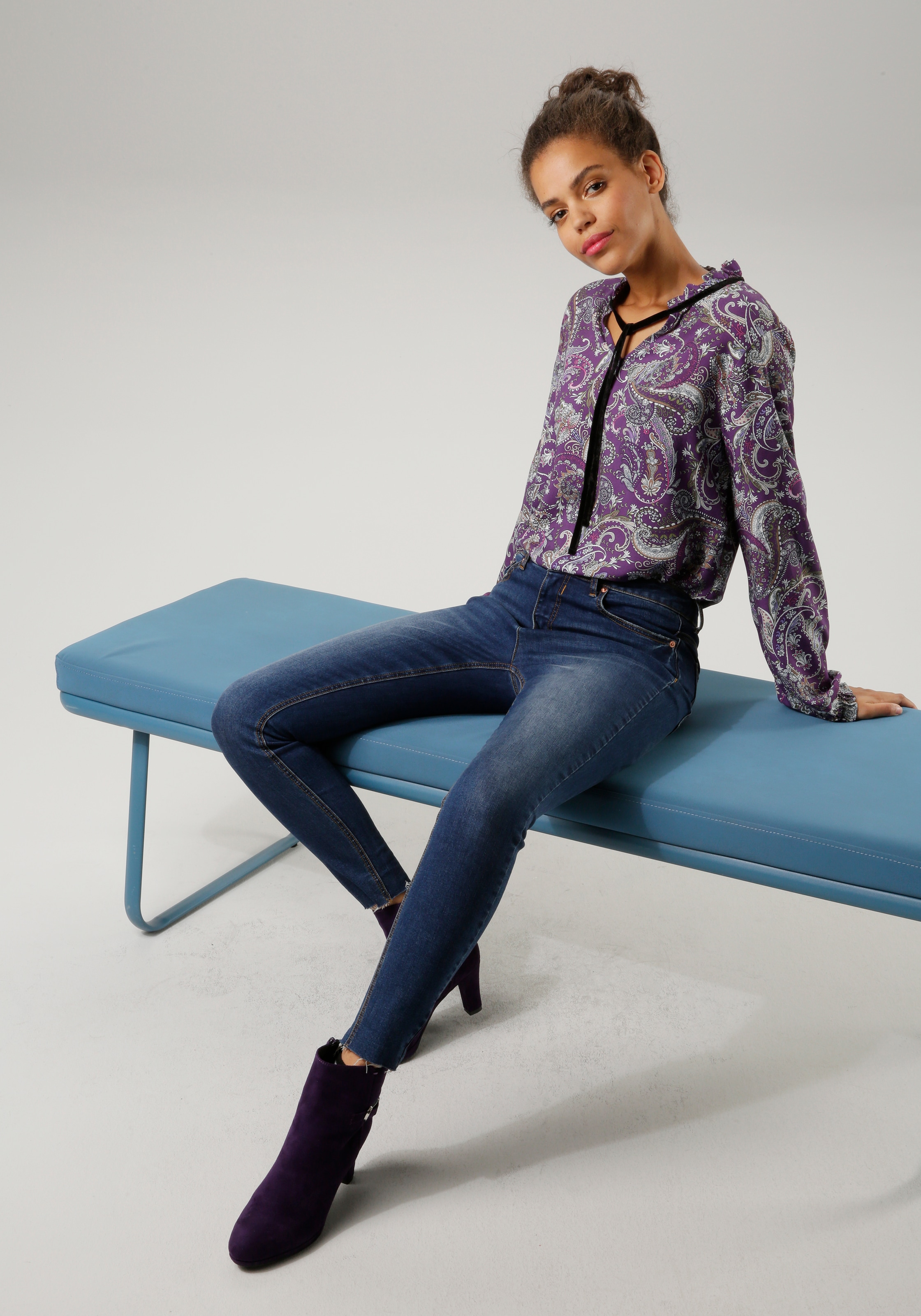 Aniston CASUAL Schlupfbluse, mit großflächigem Paisley-Druck