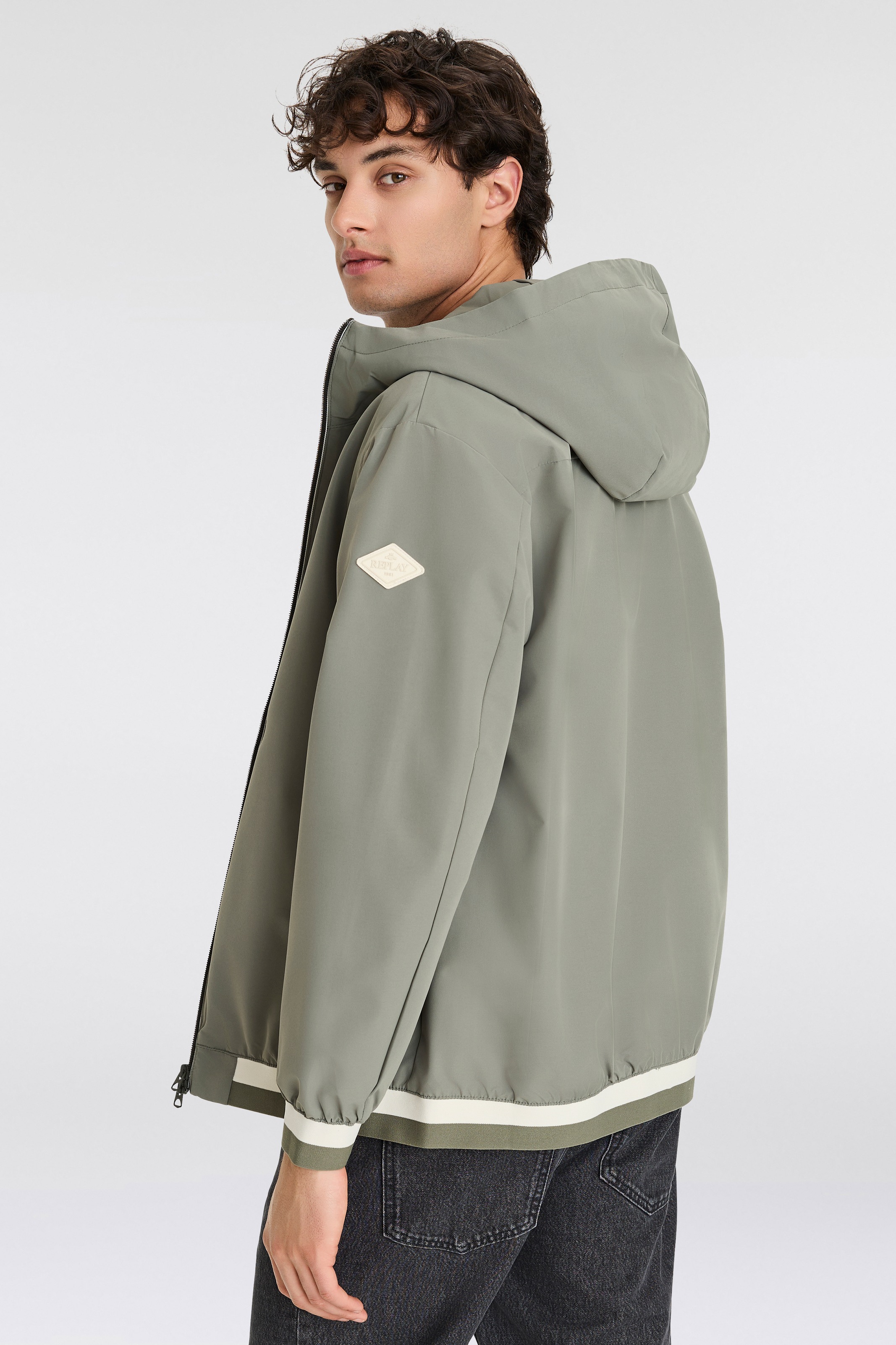 Replay Outdoorjacke, mit Kapuze, mit praktischer Kapuze