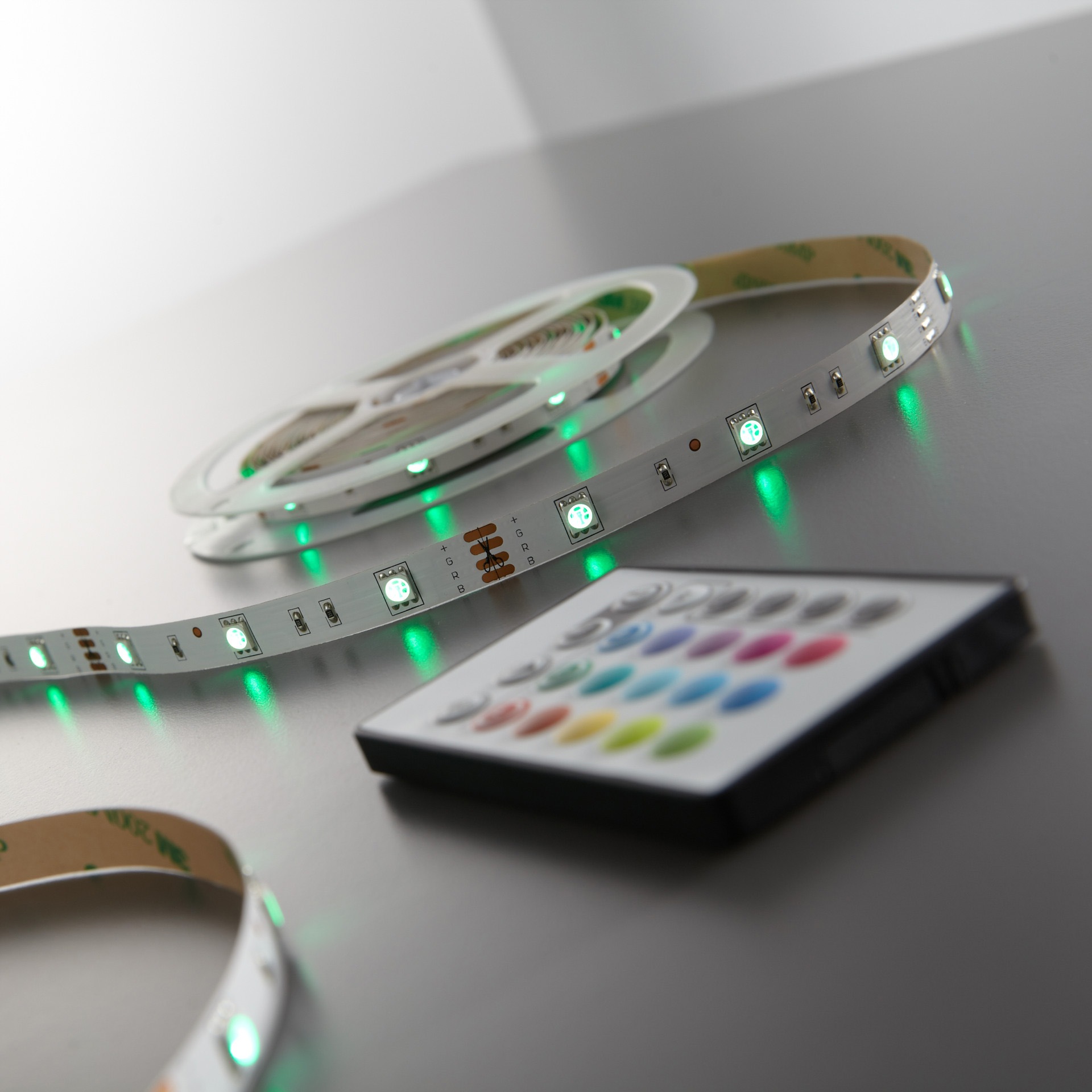 B.K.Licht LED-Streifen »Lucilla« LED Band, RGB, Fernbedienung, selbstklebend, Farbwechsel, kürzbar