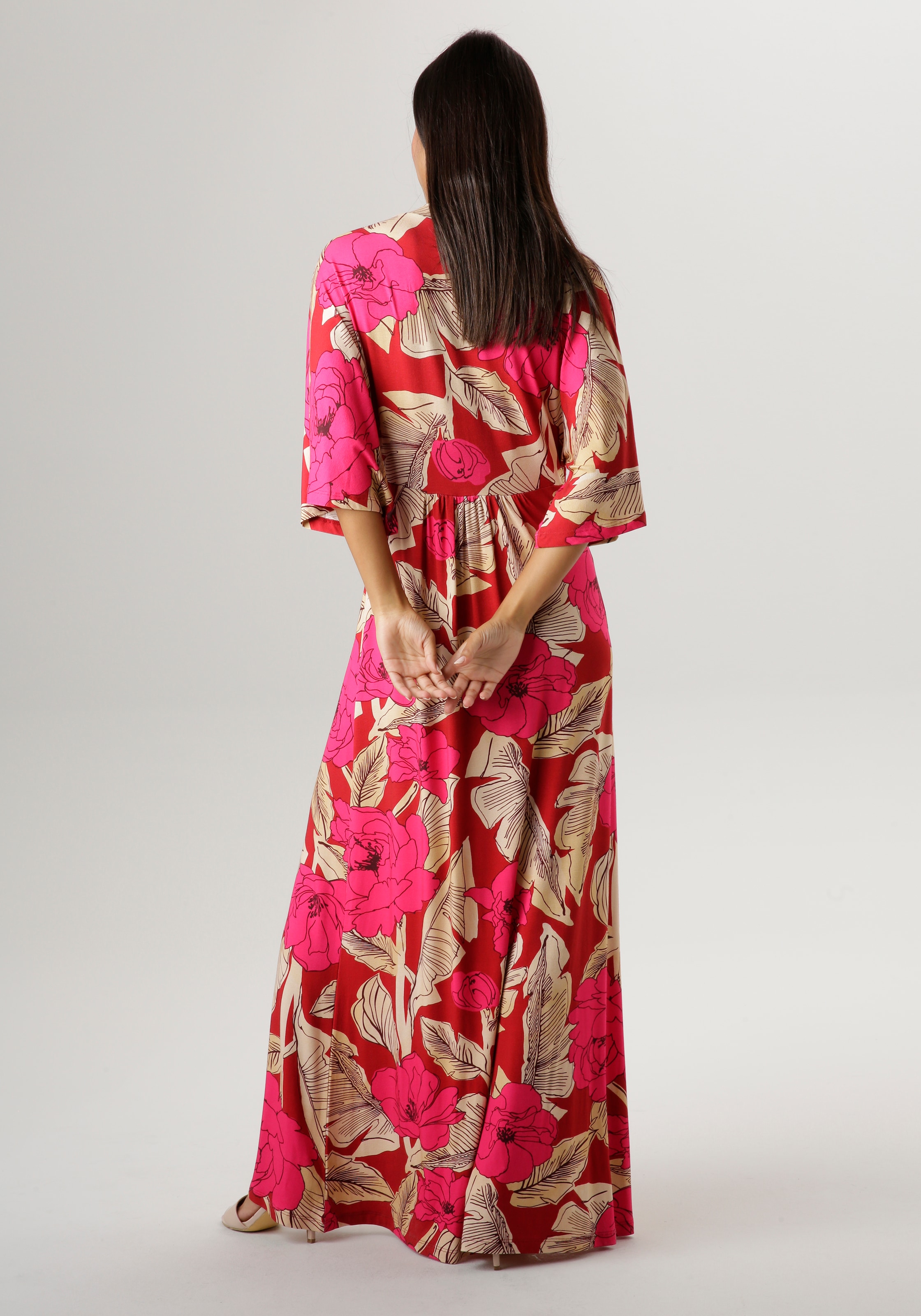Aniston SELECTED Sommerkleid, mit großflächigem Blüten- und Blätterdruck