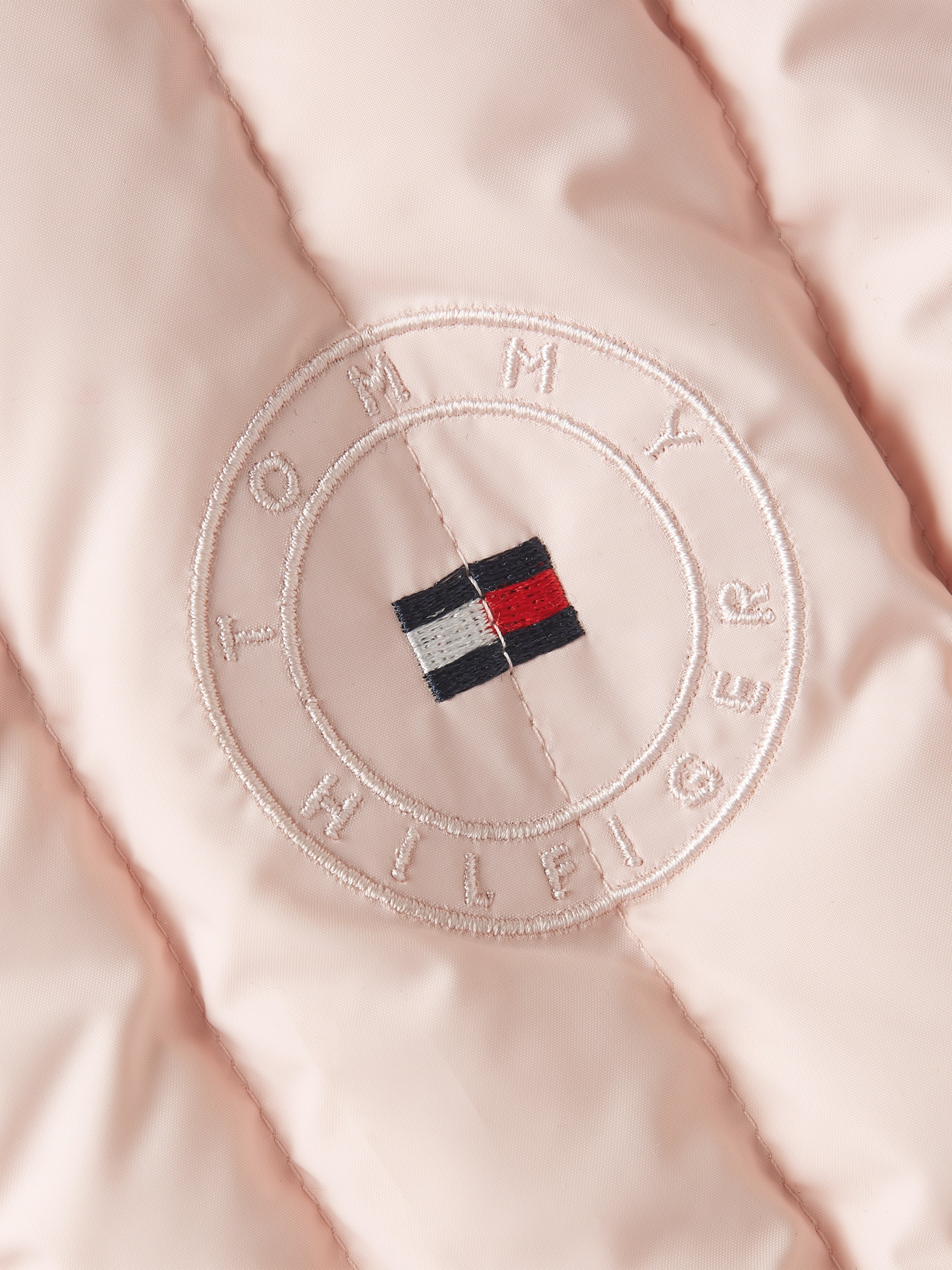 Tommy Hilfiger Daunenweste »FEMININE LW DOWN VEST«, mit Logostickerei