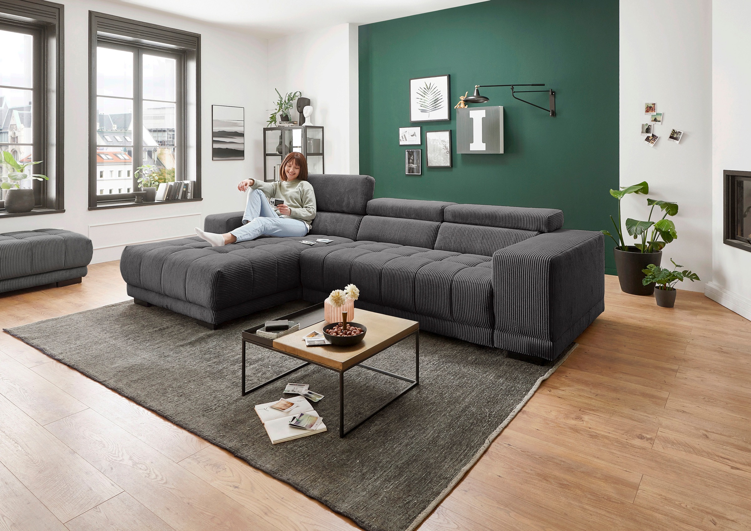 Die PlanBar Ecksofa »MP-IN15053 L-Form schmaler Schenkel«, mit Kopfteilverstellung, wahlweise mit manueller Vorziehbank