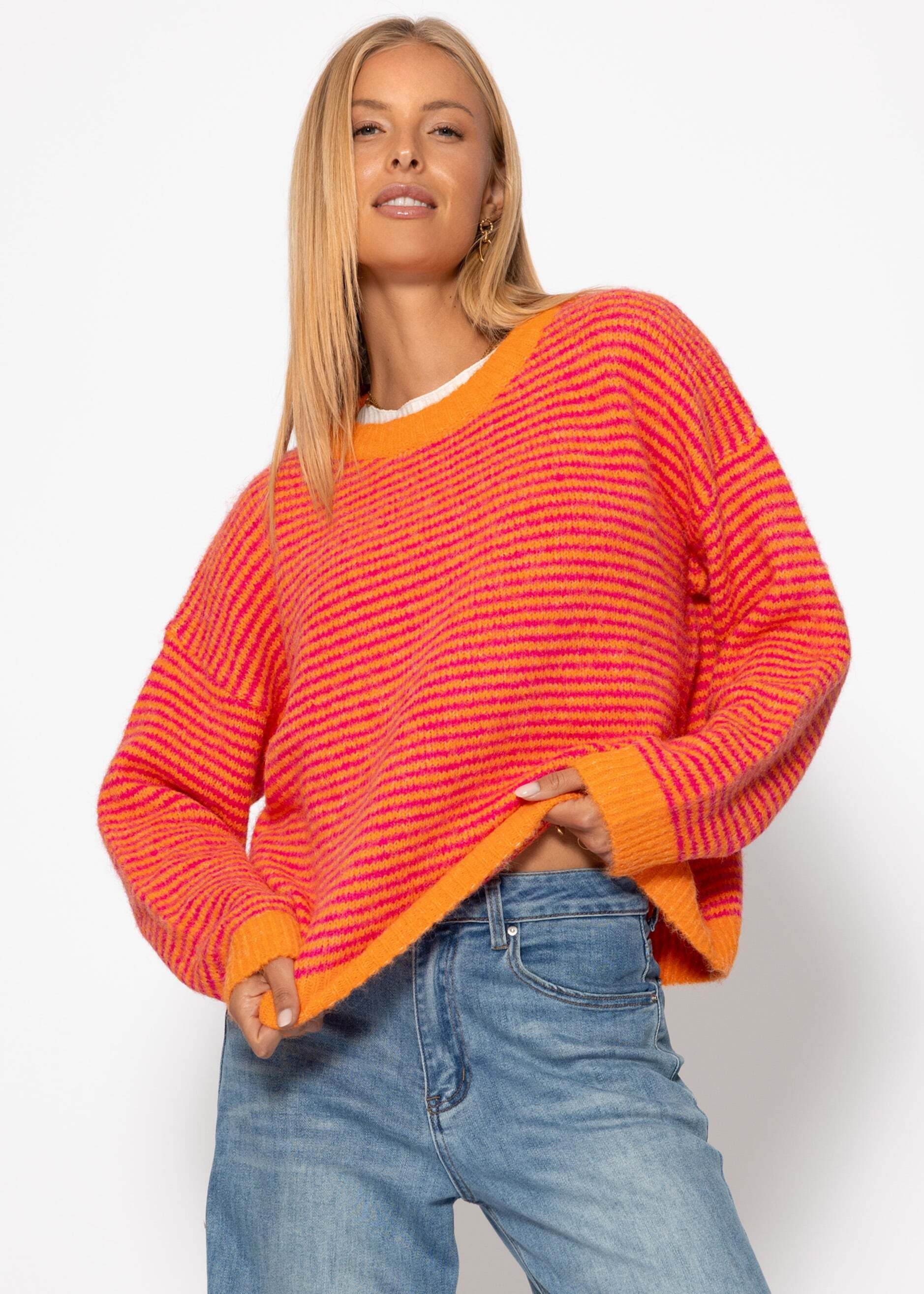 SASSYCLASSY Strickpullover »Gestreifter Pullover« Weicher Strickpullover mit lockerer Passform und Rundhalsausschnitt