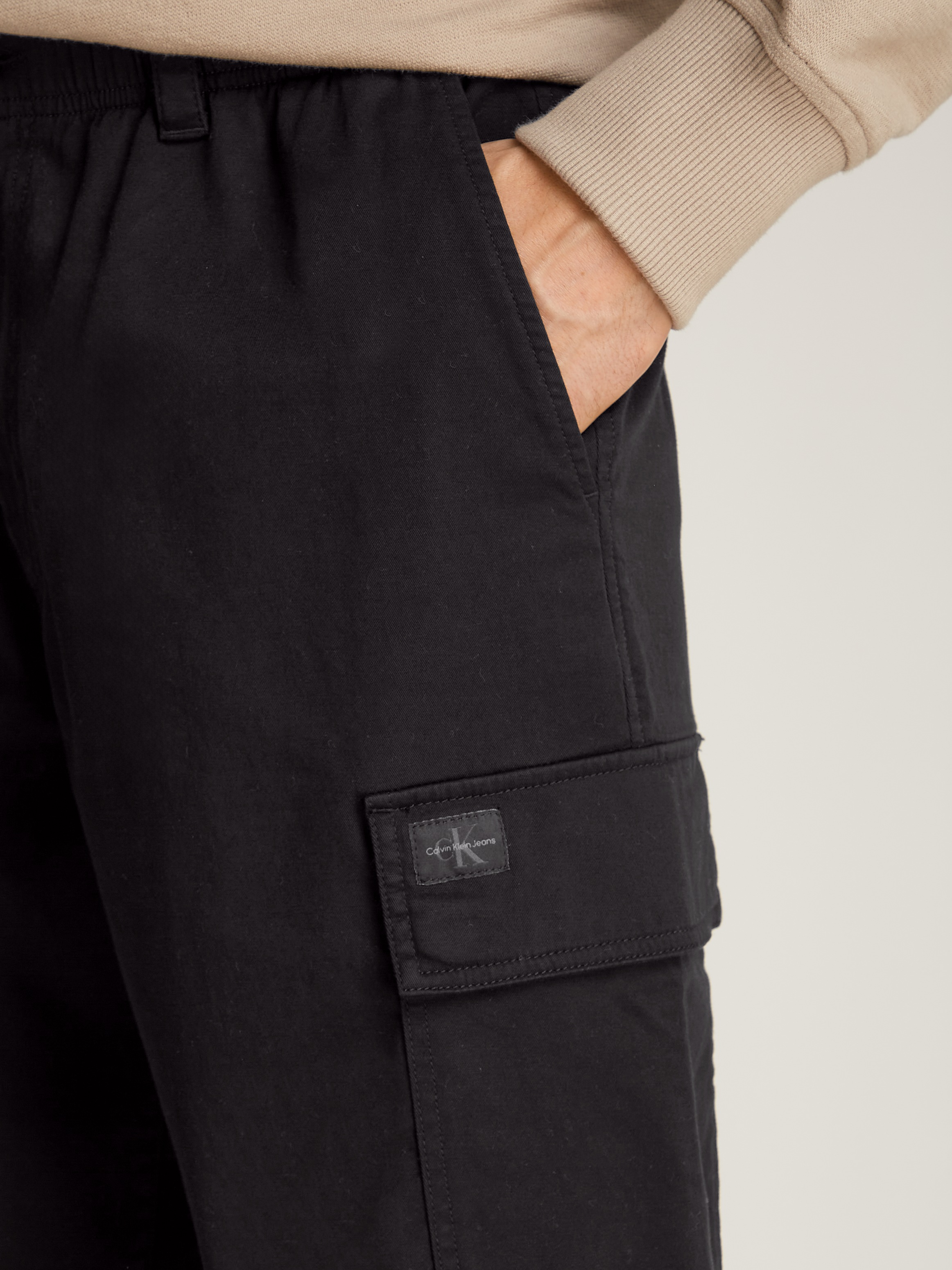 Calvin Klein Jeans Cargohose »REGULAR STRAIGHT CARGO«, mit Logoprägung