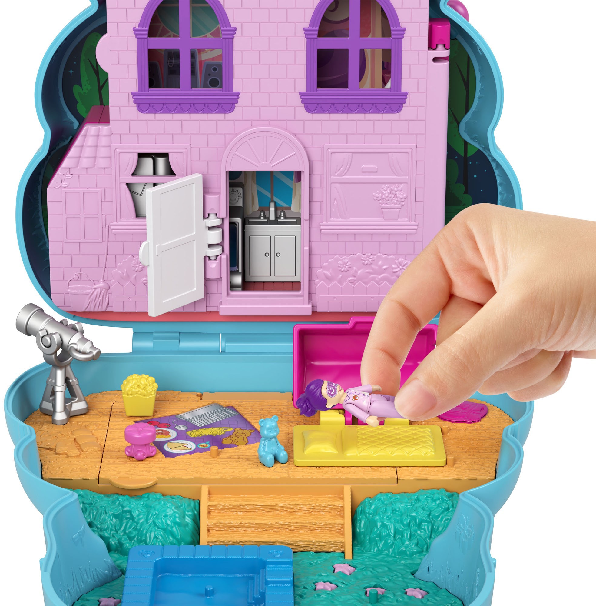 Polly Pocket Spielwelt »Sleepover Teddybär-Tasche«, mit 2 Figuren und Zubehör