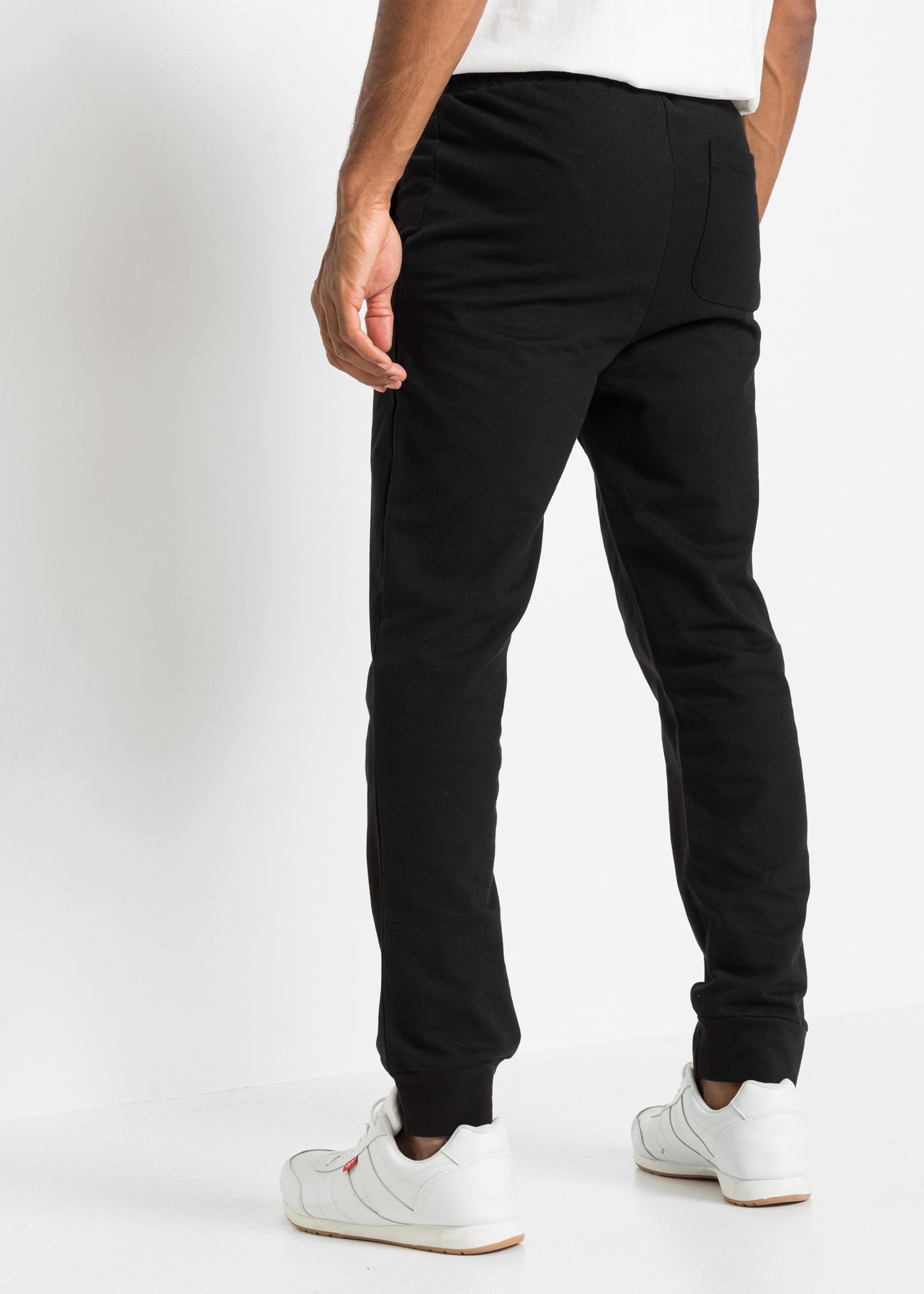 bonprix Jogginghose  aus Baumwolle, mit Eingrifftaschen und Gesäßtasche, Regular Fit