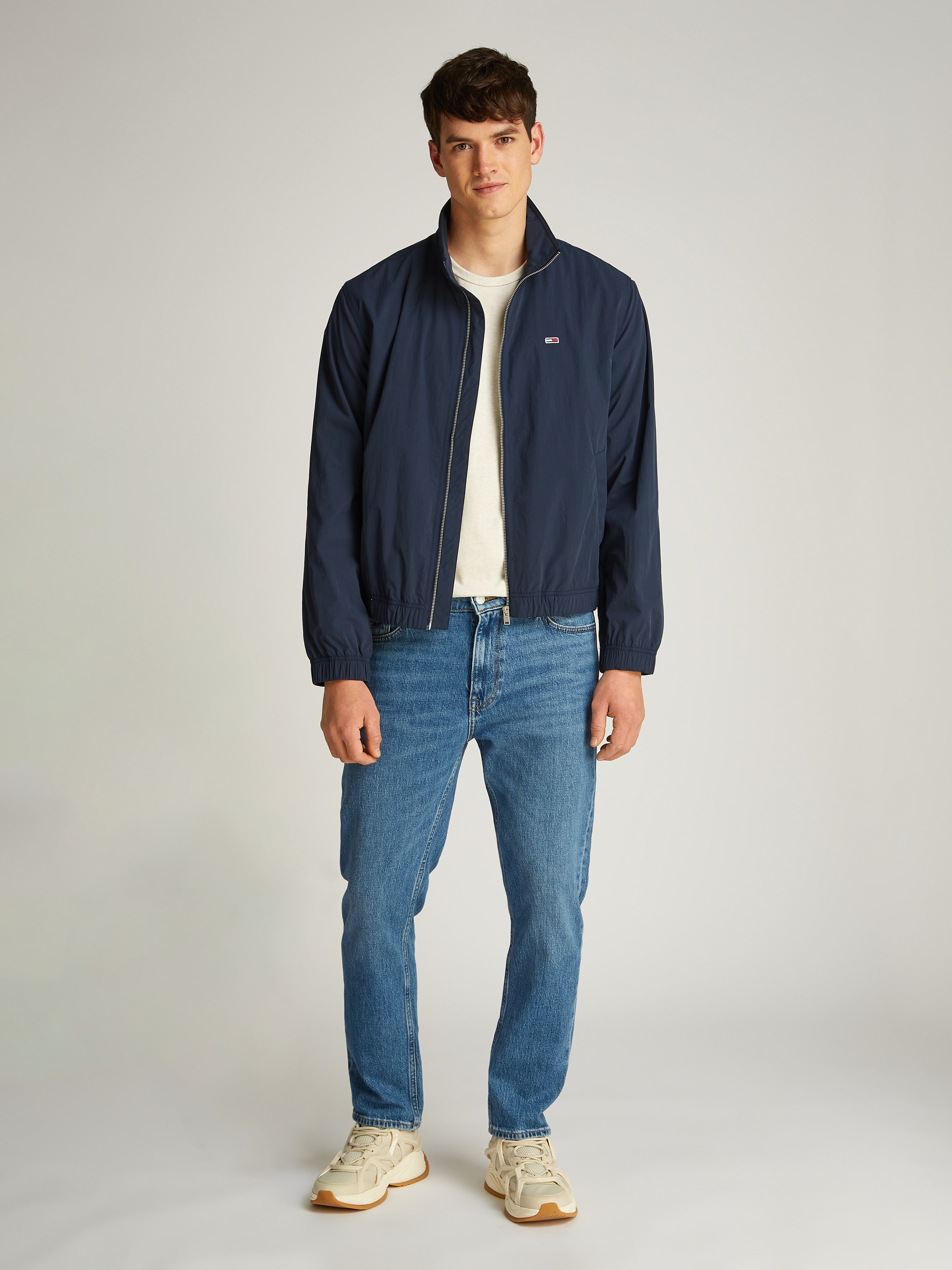 Tommy Jeans Plus Allwetterjacke »TJM ESSENTIAL JACKET EXT«, in Großen Größen, Logostickerei, Eingriffstaschen