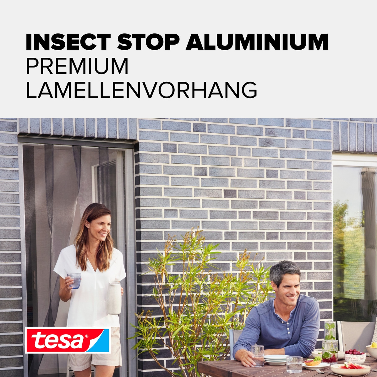 tesa Insektenschutz-Tür »Aluminium Lamellen Vorhang Premium - einfache Montage ohne Bohren« Packung, Alu Lamellentür teleskopierbar, selbstklebendes Premium-Klettband, 1 Stk. tlg. für Balkon- und Terrassentüren