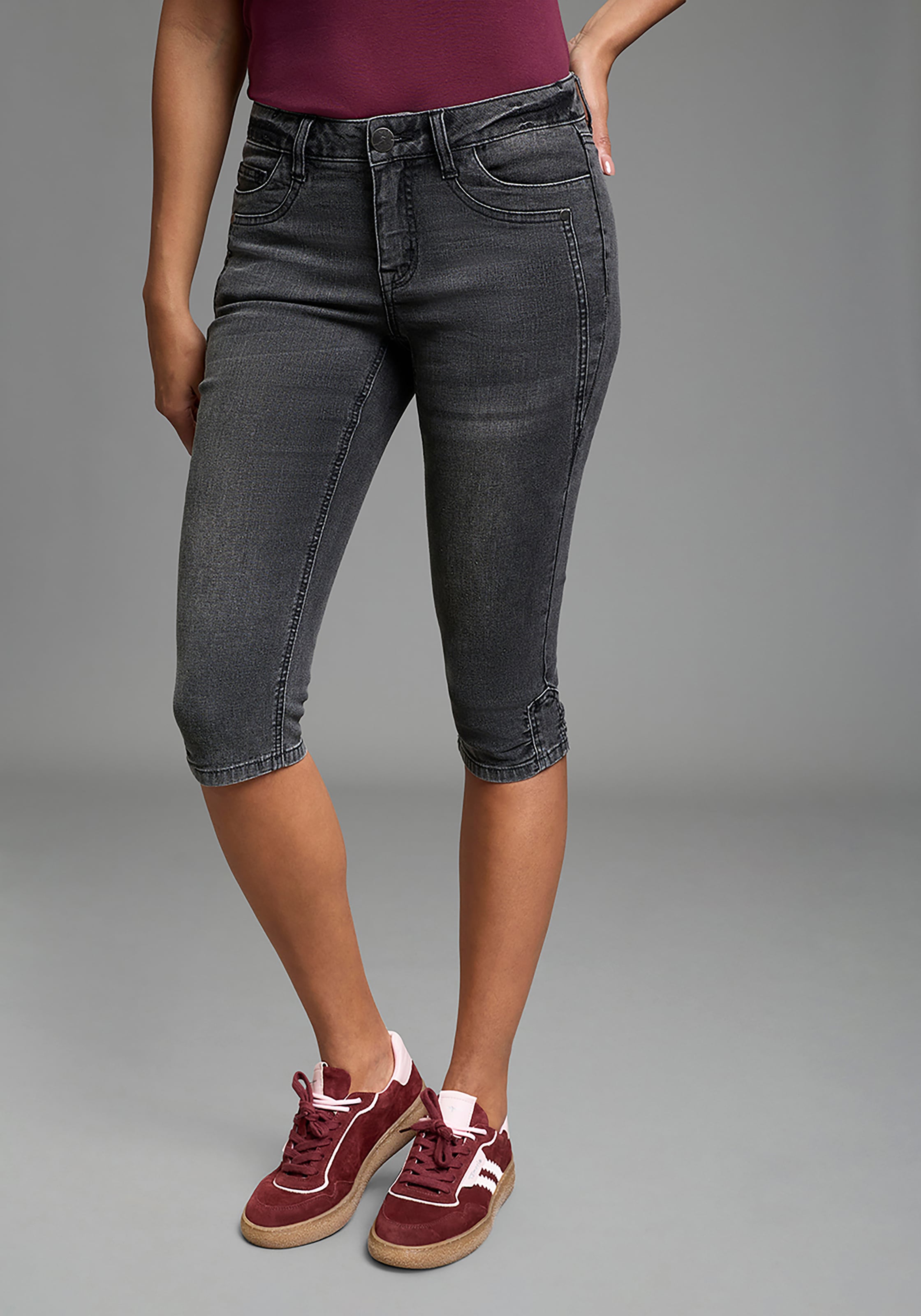 Arizona, Damen, Caprijeans Skinny Fit, 3/4-Länge, mit Eingrifftaschen und Gesäßtaschen, grey used, N-Gr, 42 - N-Gr, grey used, Ziersteppung als 