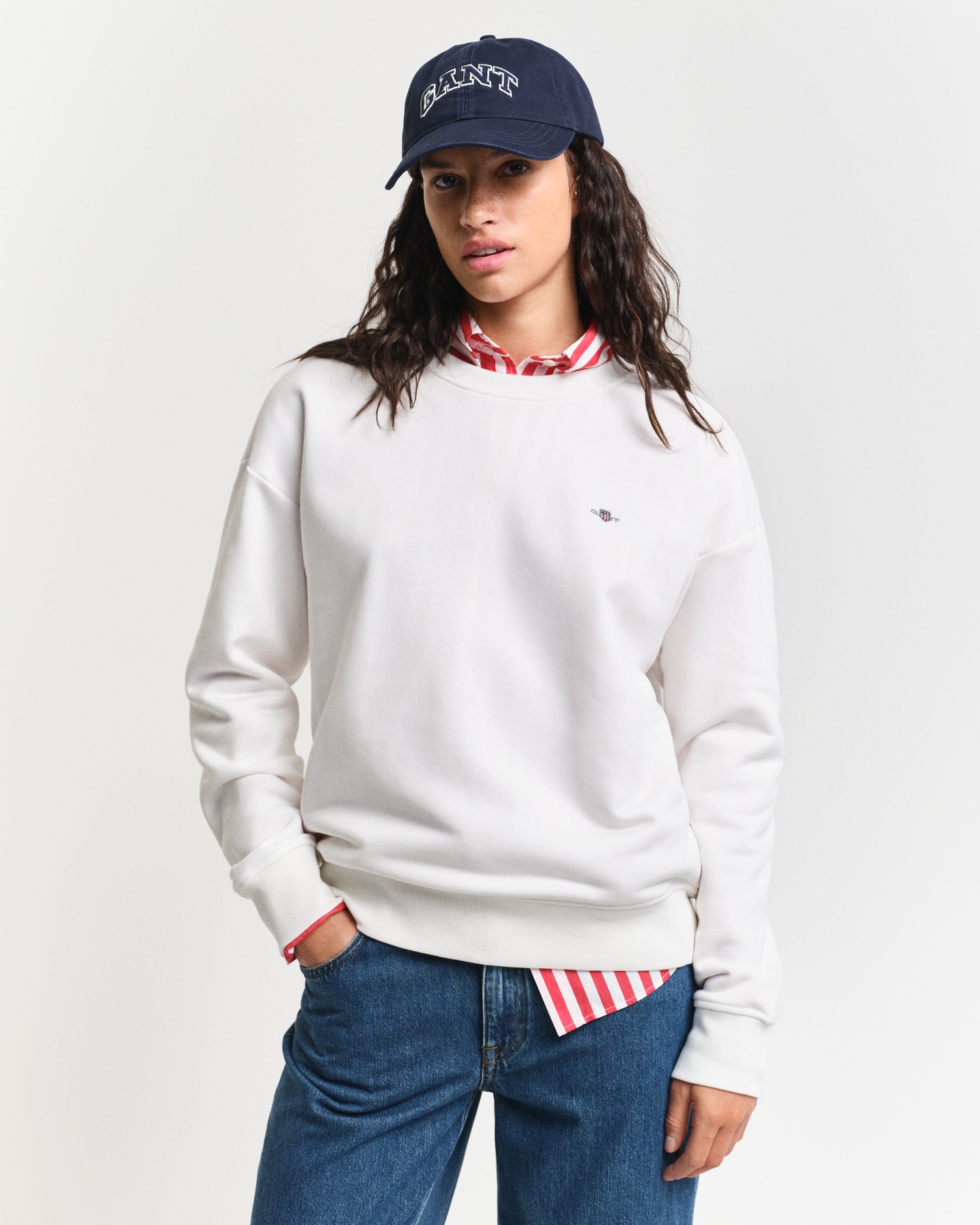 Gant Sweatshirt »SHIELD C-NECK SWEAT«, Grafische GANT-Stickerei auf der Brust
