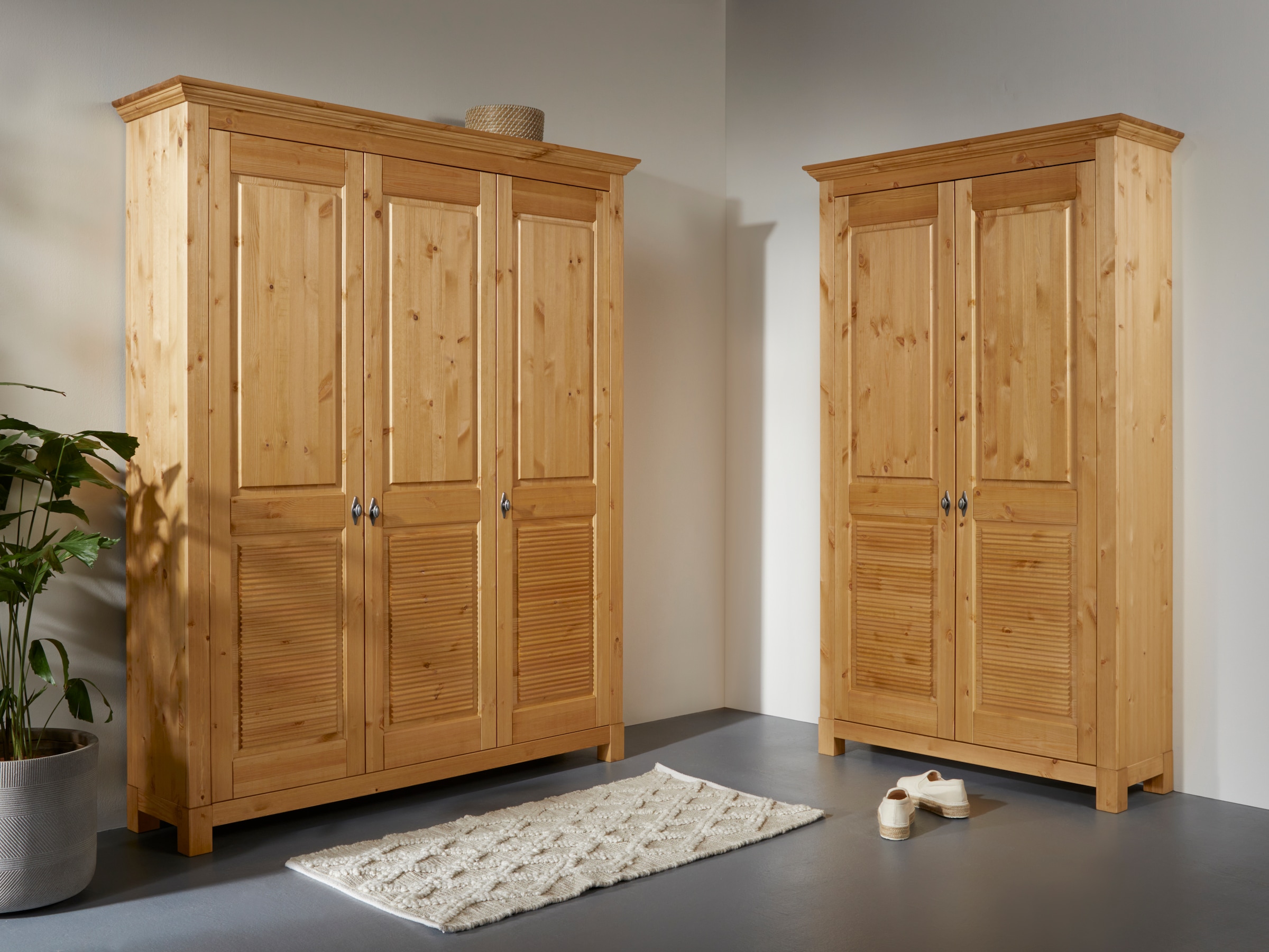 Home affaire Schuhschrank »Rauna«, aus massiver Kiefer, viel Stauraum