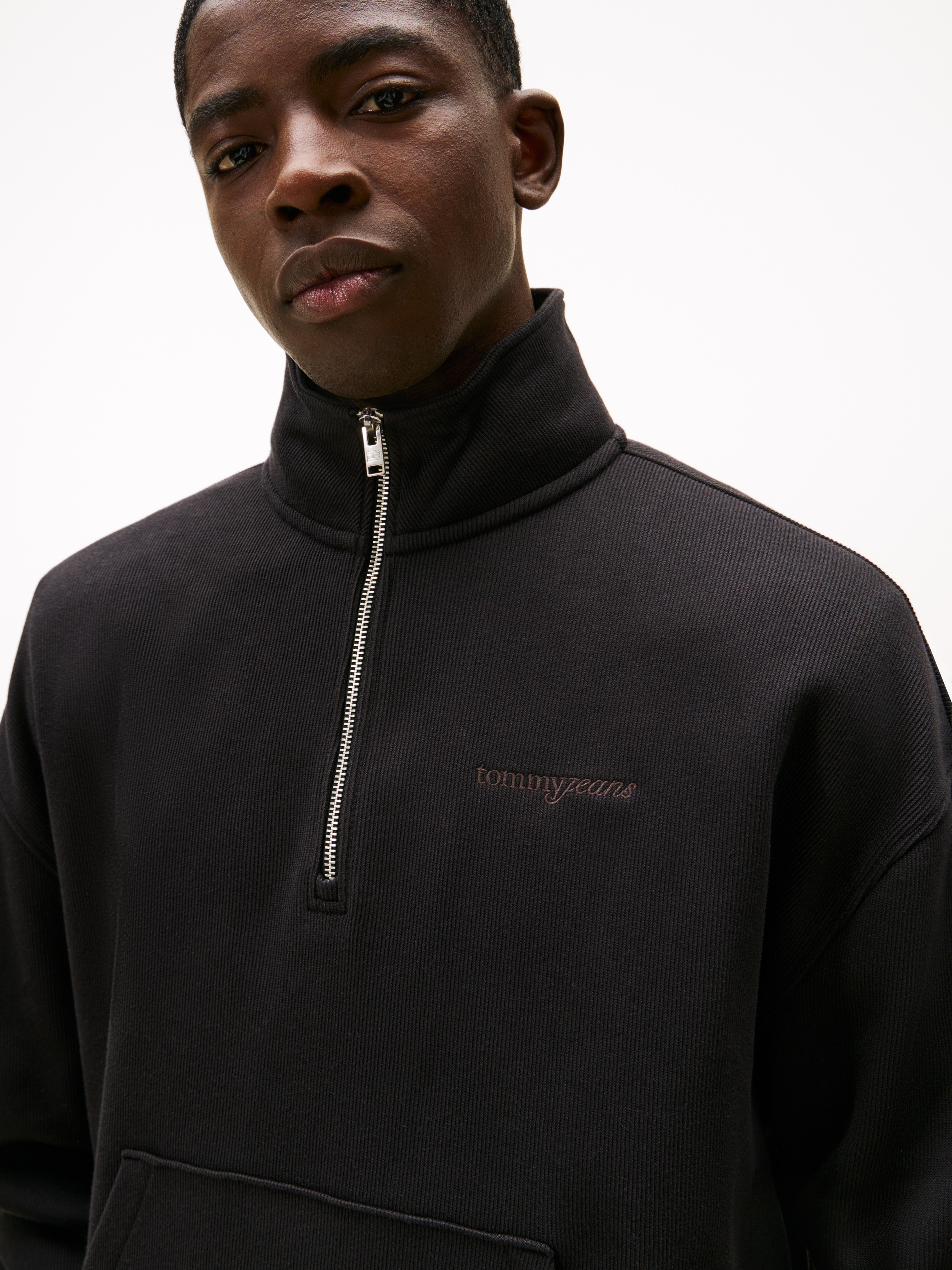 Tommy Jeans Sweatshirt »TJM 90S SCRIPT RIB FLEECE«, Troyerkragen mit Reißverschluss, normale Passform
