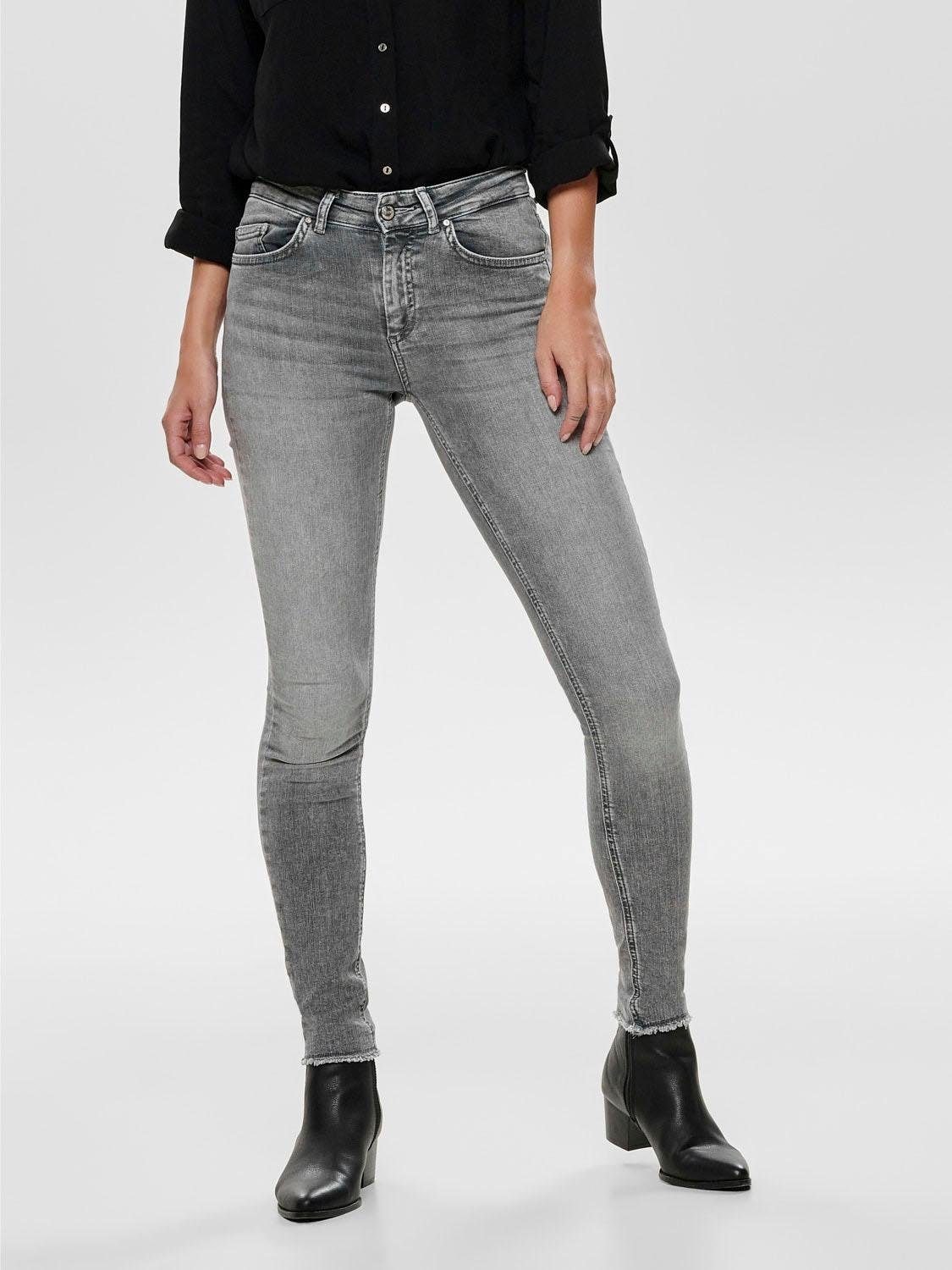 Skinny-fit-Jeans »ONLBLUSH MID SK ANK RW REA0918 NOOS«, mit ausgefranstem Saum