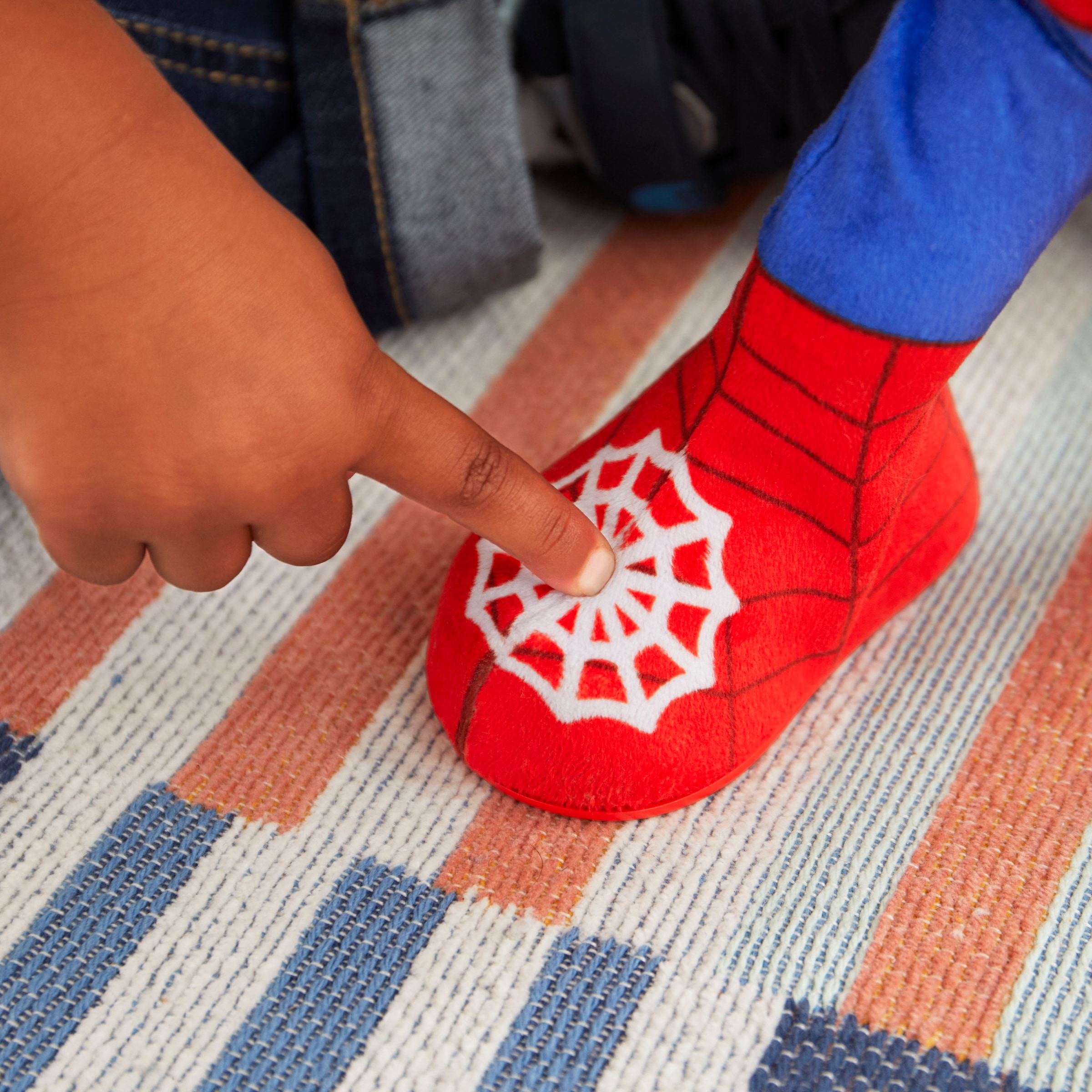 Hasbro Plüschfigur »Marvel Spidey und seine Super-Freunde Tanz- & Krabbelspaß Spidey«, mit Funktion