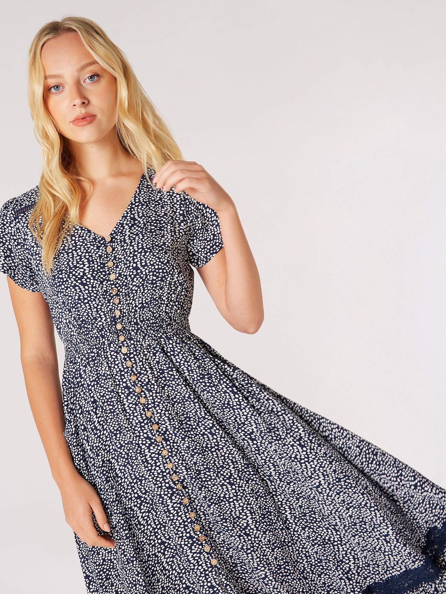 Apricot Druckkleid »Gemustertes Maxikleid« 1 tlg. mit bestickter Bordüre