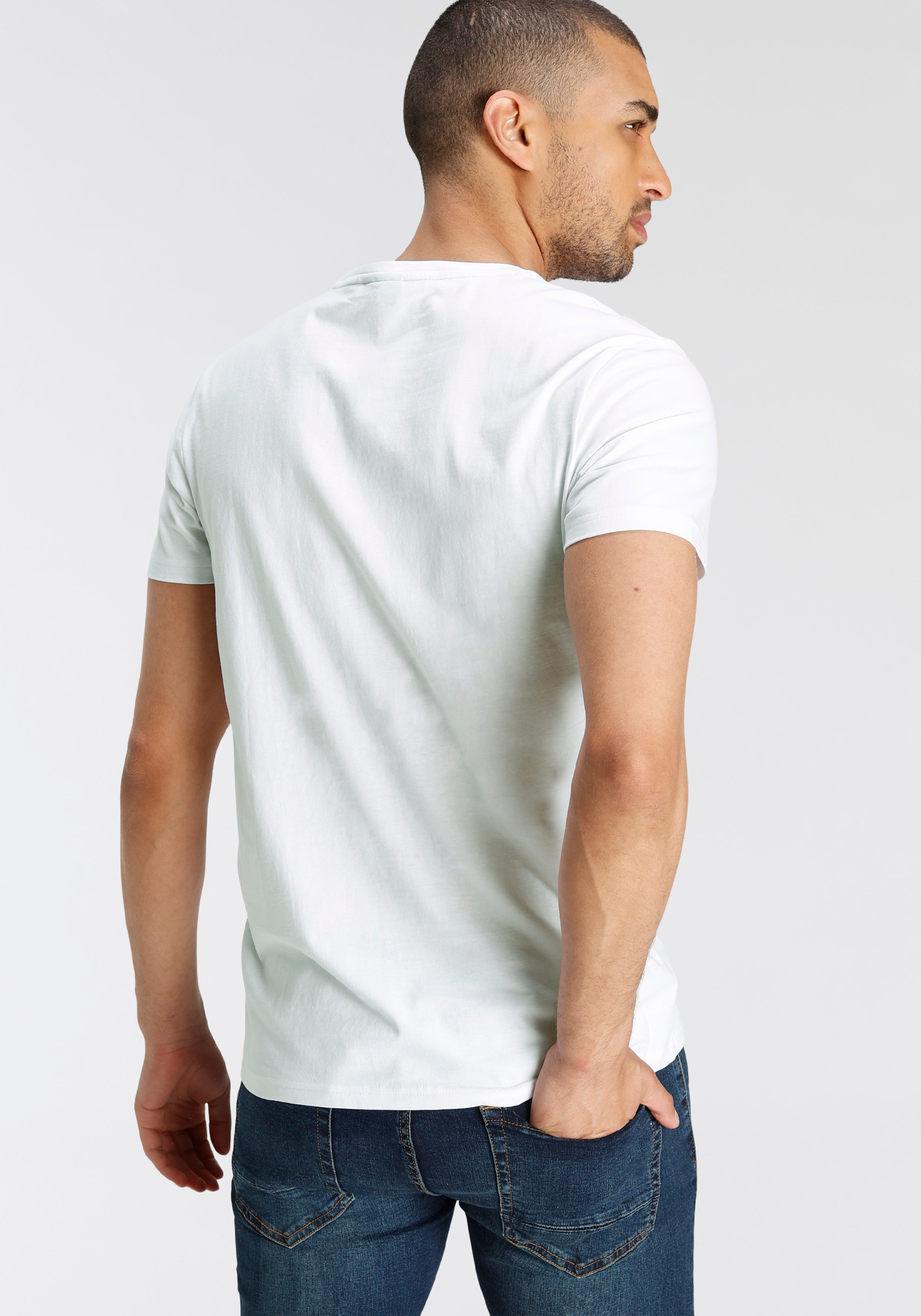 Bruno Banani T-Shirt, mit glänzendem ♕ Print bei