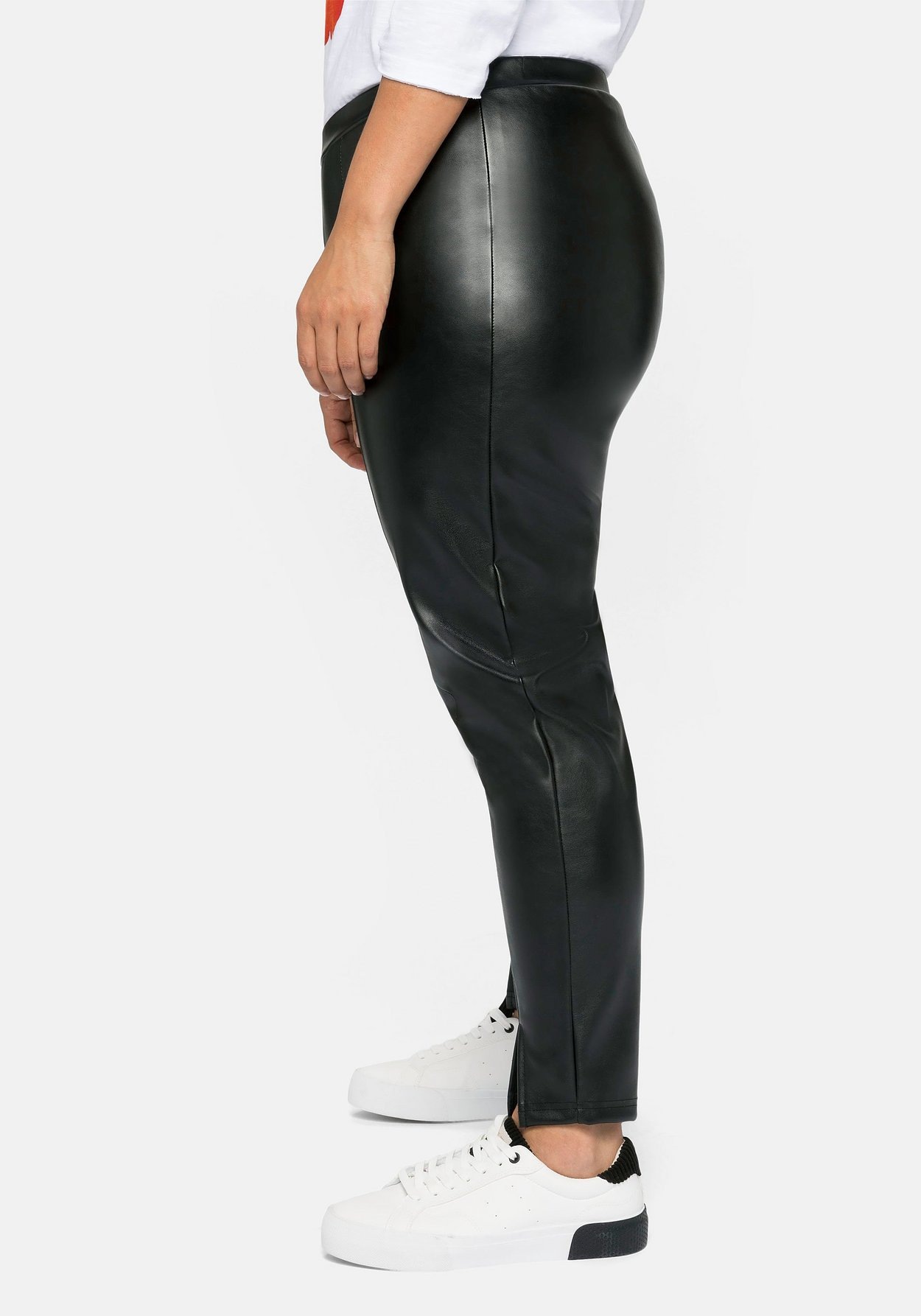 Sheego Leggings »Leggings in Lederoptik, mit Schlitz am Saum«