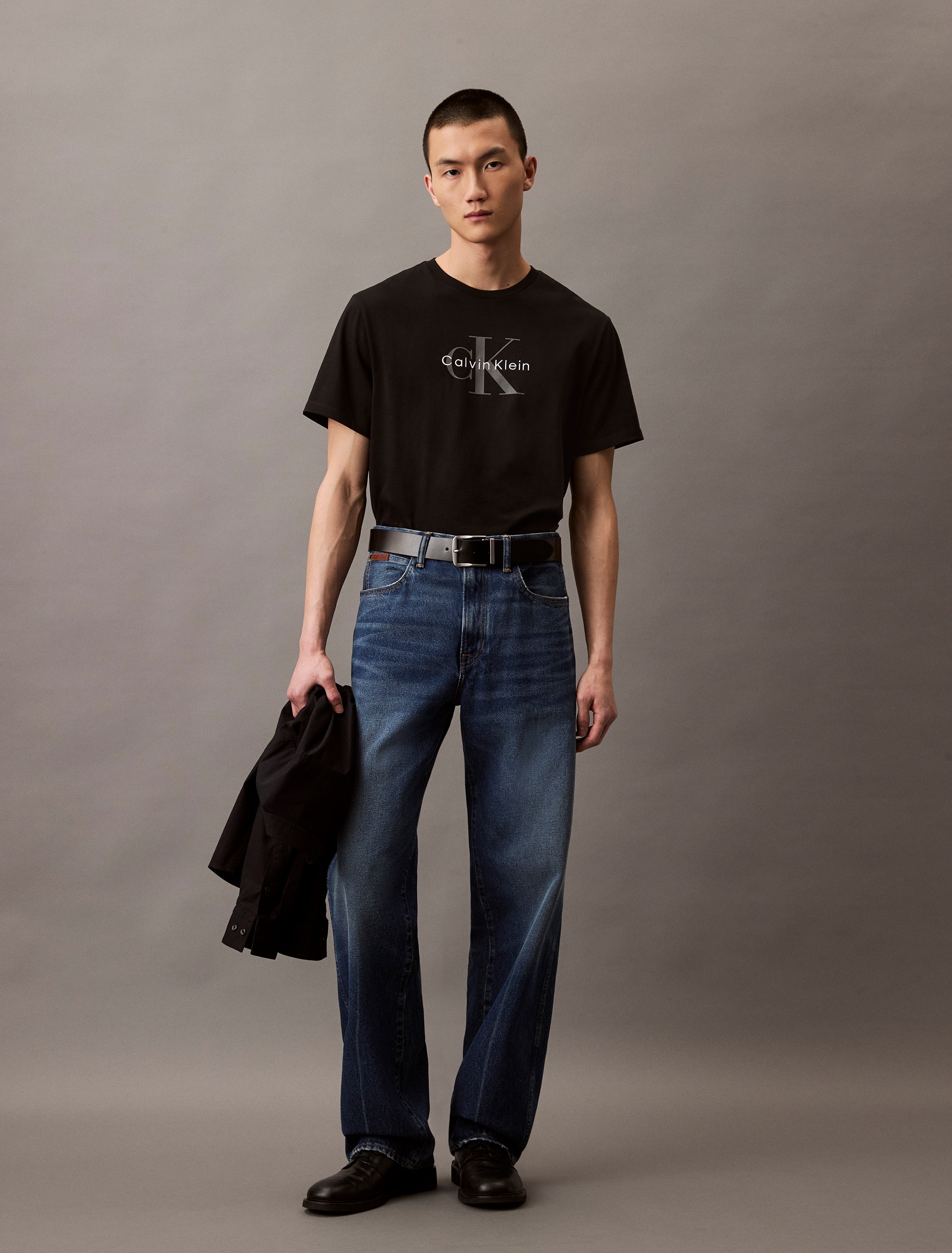Calvin Klein Jeans T-Shirt »SS Hero Monologo Tee 20s«, Mit Rundhalsausschnitt, regular fit