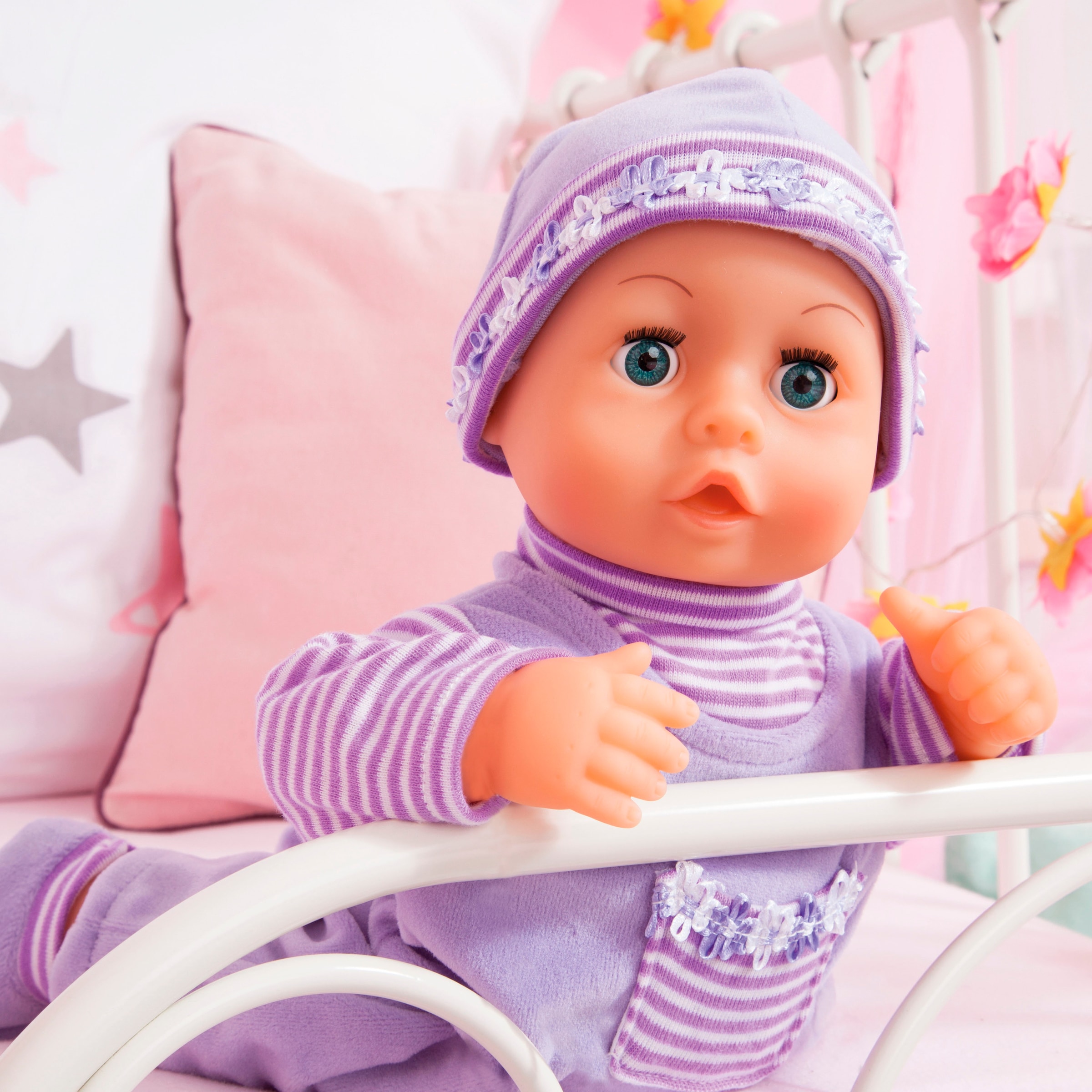 Bayer Babypuppe »First Words Baby, 38 cm, lila«, (3 tlg.), mit Schlafaugen und Babygeräuschen