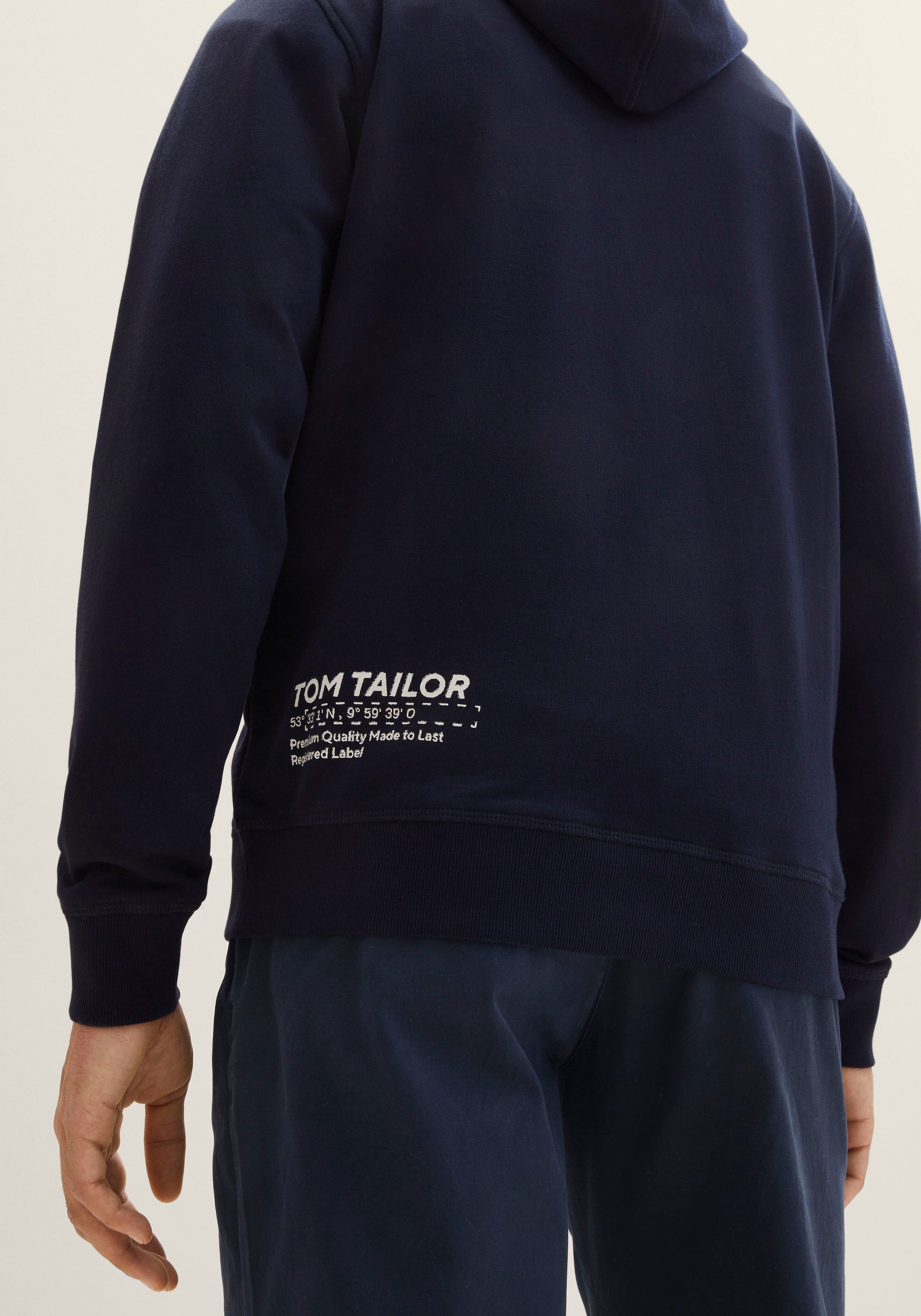 TOM TAILOR Kapuzensweatshirt, mit lässigem Frontprint + Stickerei