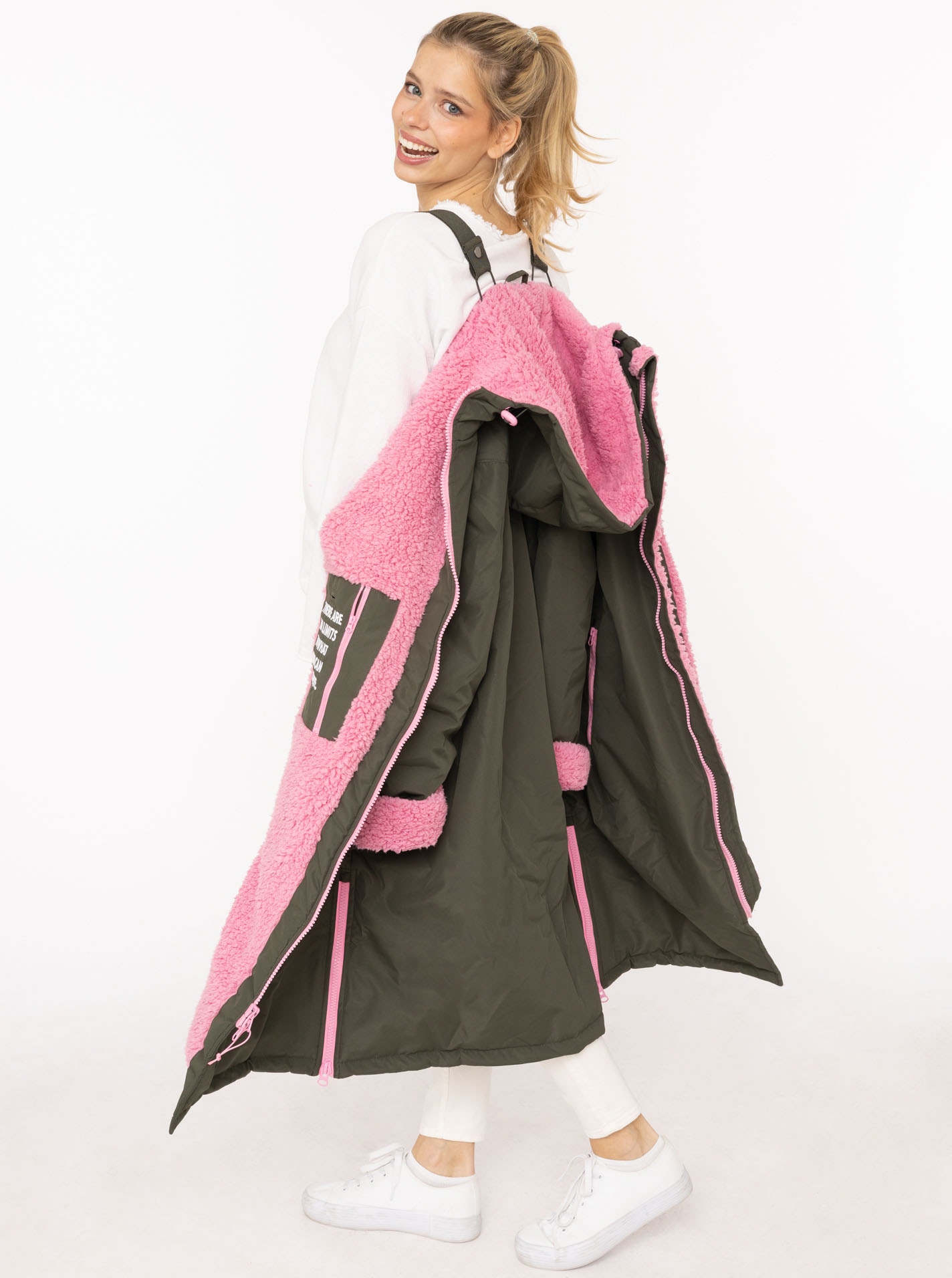 Zwillingsherz Kurzmantel »"Oversize Windjacke ZH"« seitliche Taschen, Kapuze, Reißverschluss, Teddy Futter, Oversized