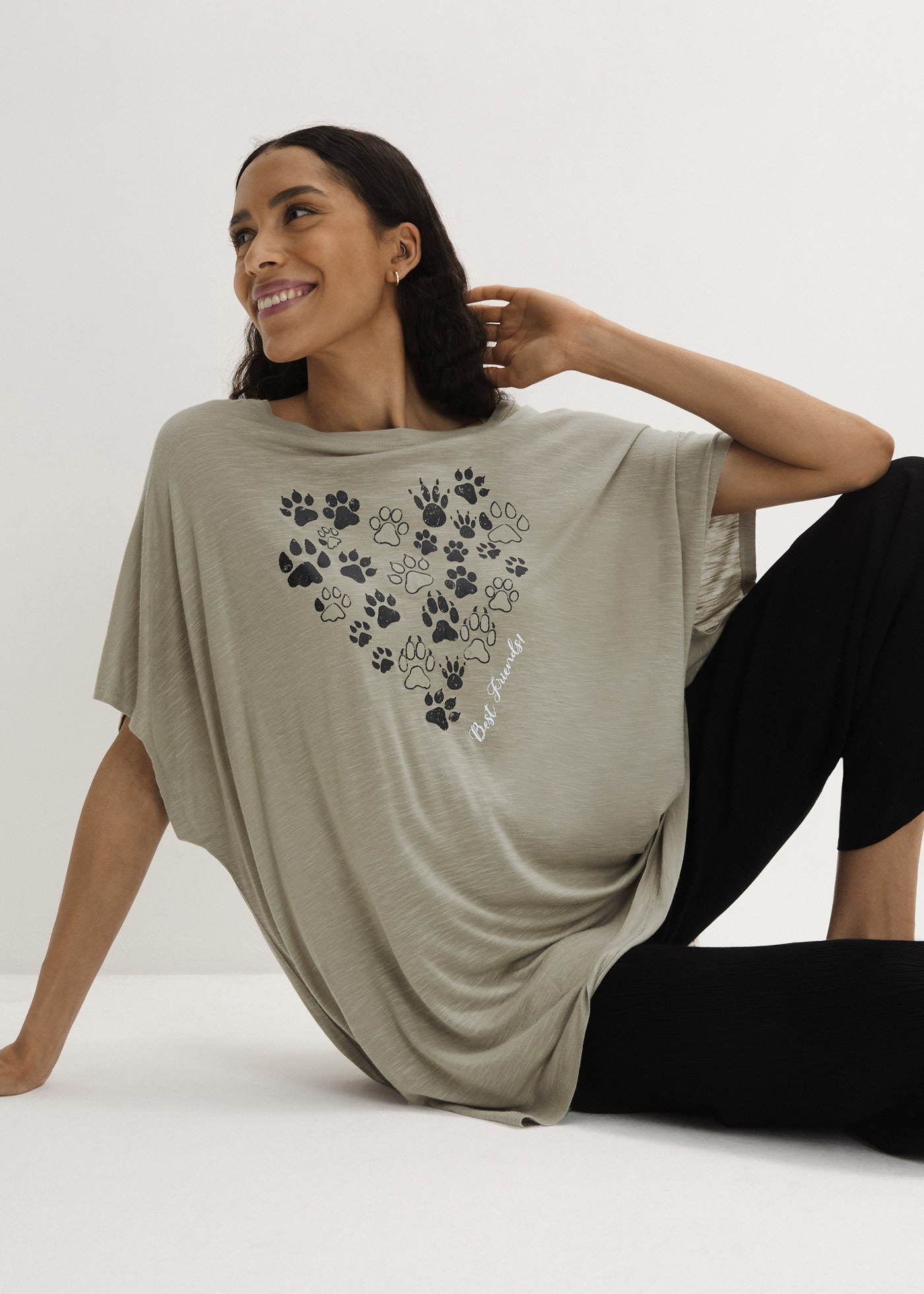 bonprix T-Shirt Oversize-Passform, Kurzarm, mit dekorativem Druck, aus Viskose