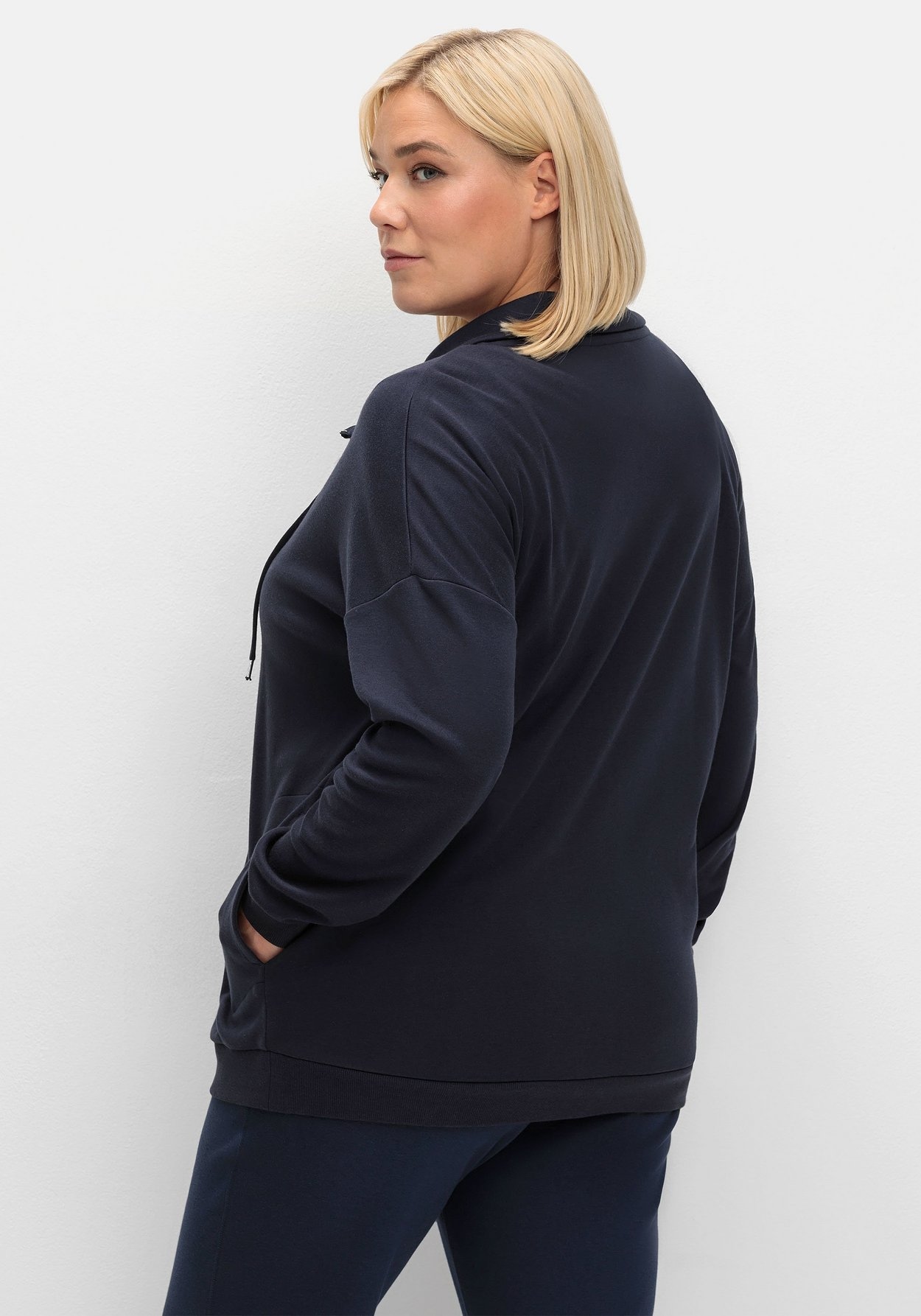 Sheego Sweatjacke »Sweatjacke mit Stehkragen und Bindeband«