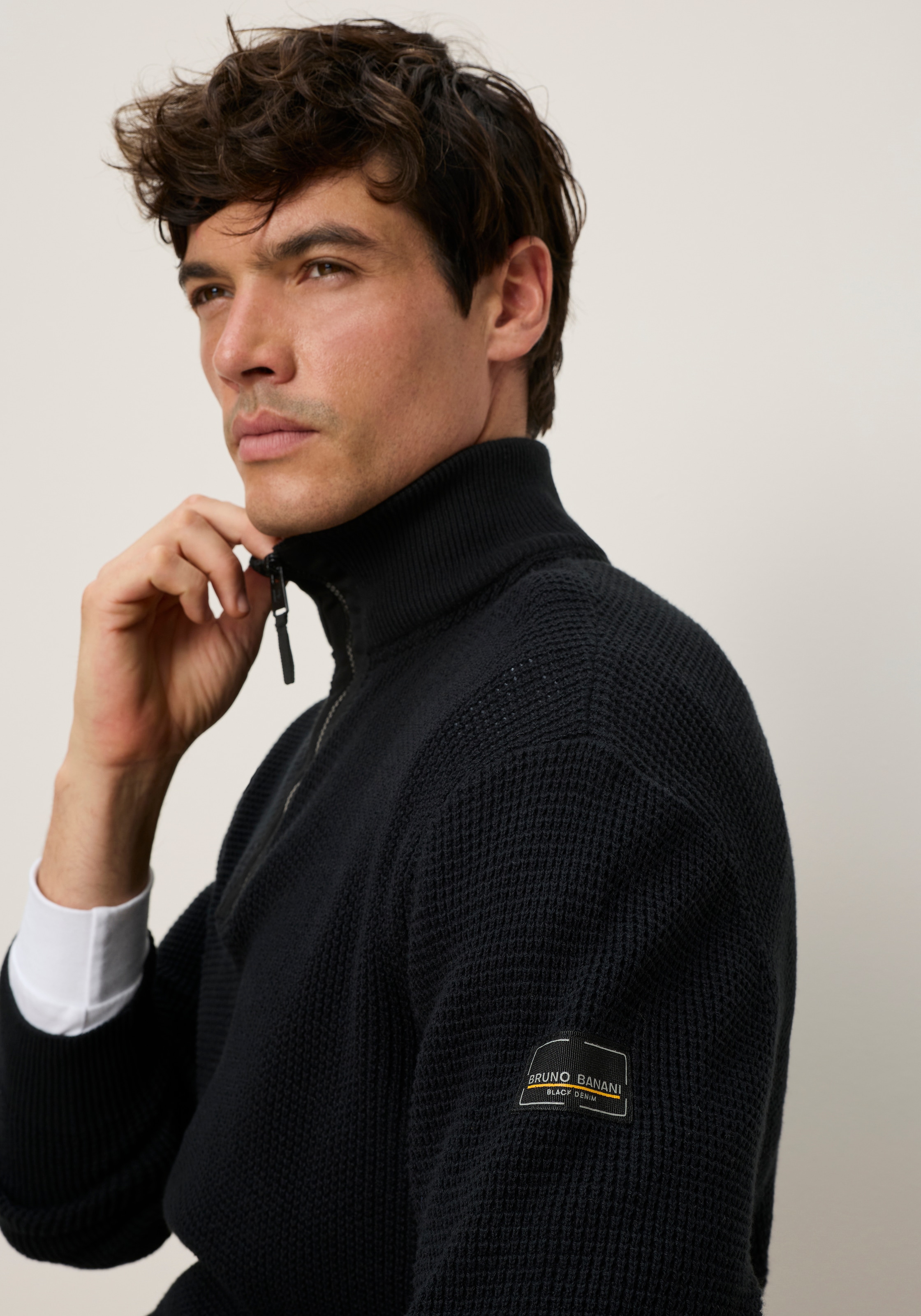 Bruno Banani 1100000002199 »mit modischer Reißverschlussblende« Markante Strickstruktur trifft auf cleane Details.. modisch, elegant