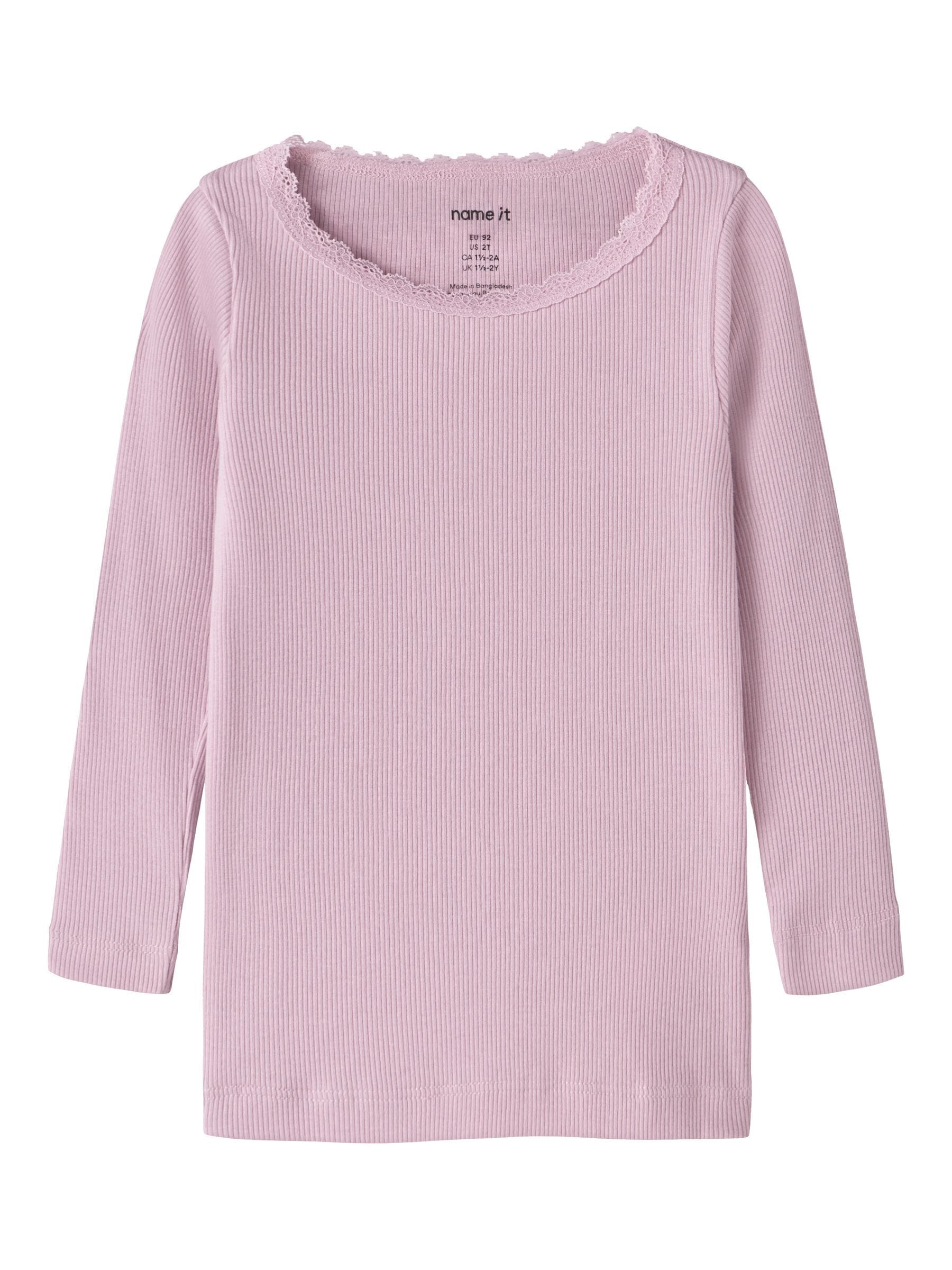 Name It Langarmshirt »NMFKAB LS TOP NOOS« in Feinripp und mit süßer Spitzenkante am Ausschnitt