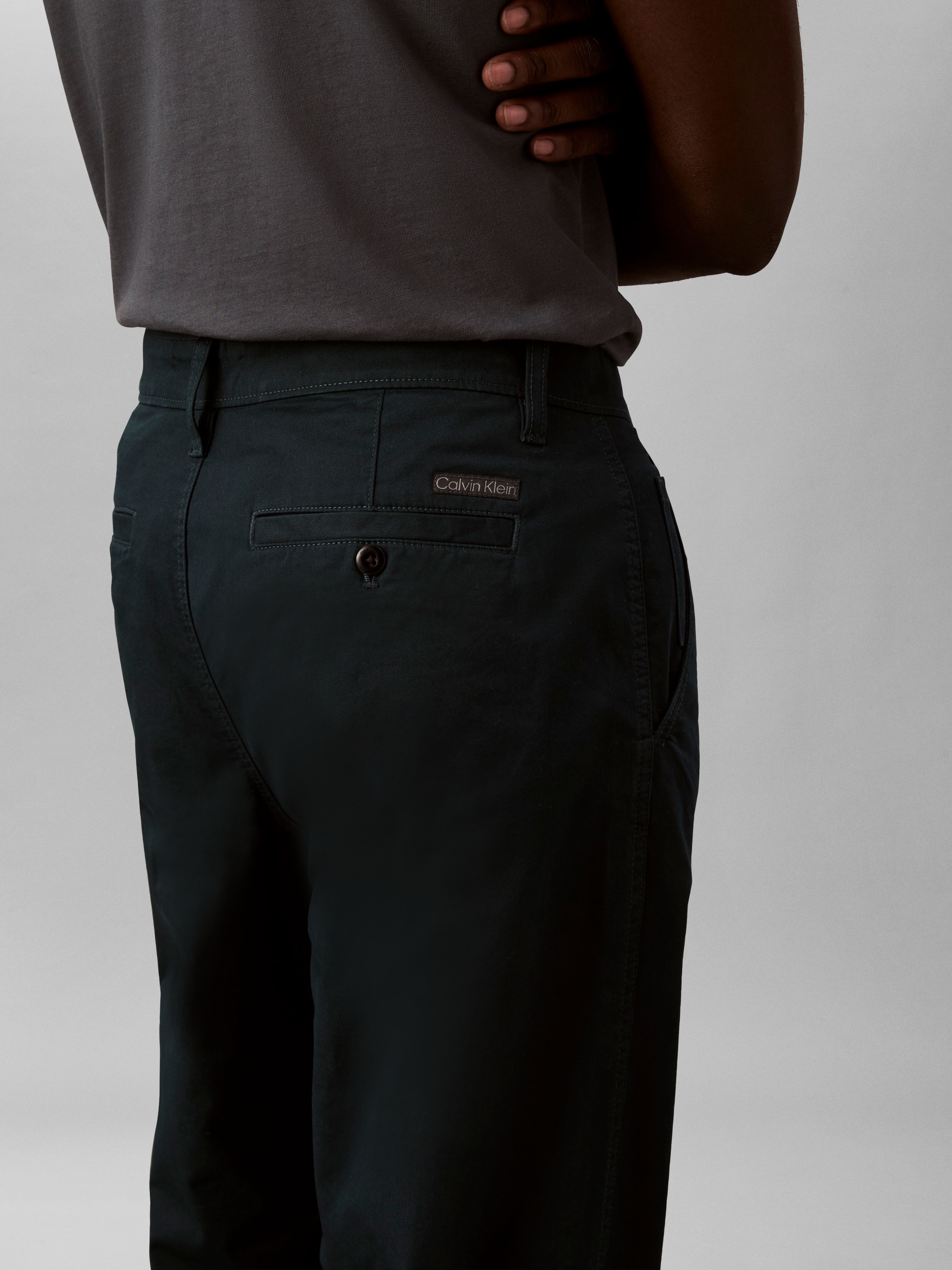 Calvin Klein Jeans Chinohose  gerade Passform im 90er-Jahre-Look