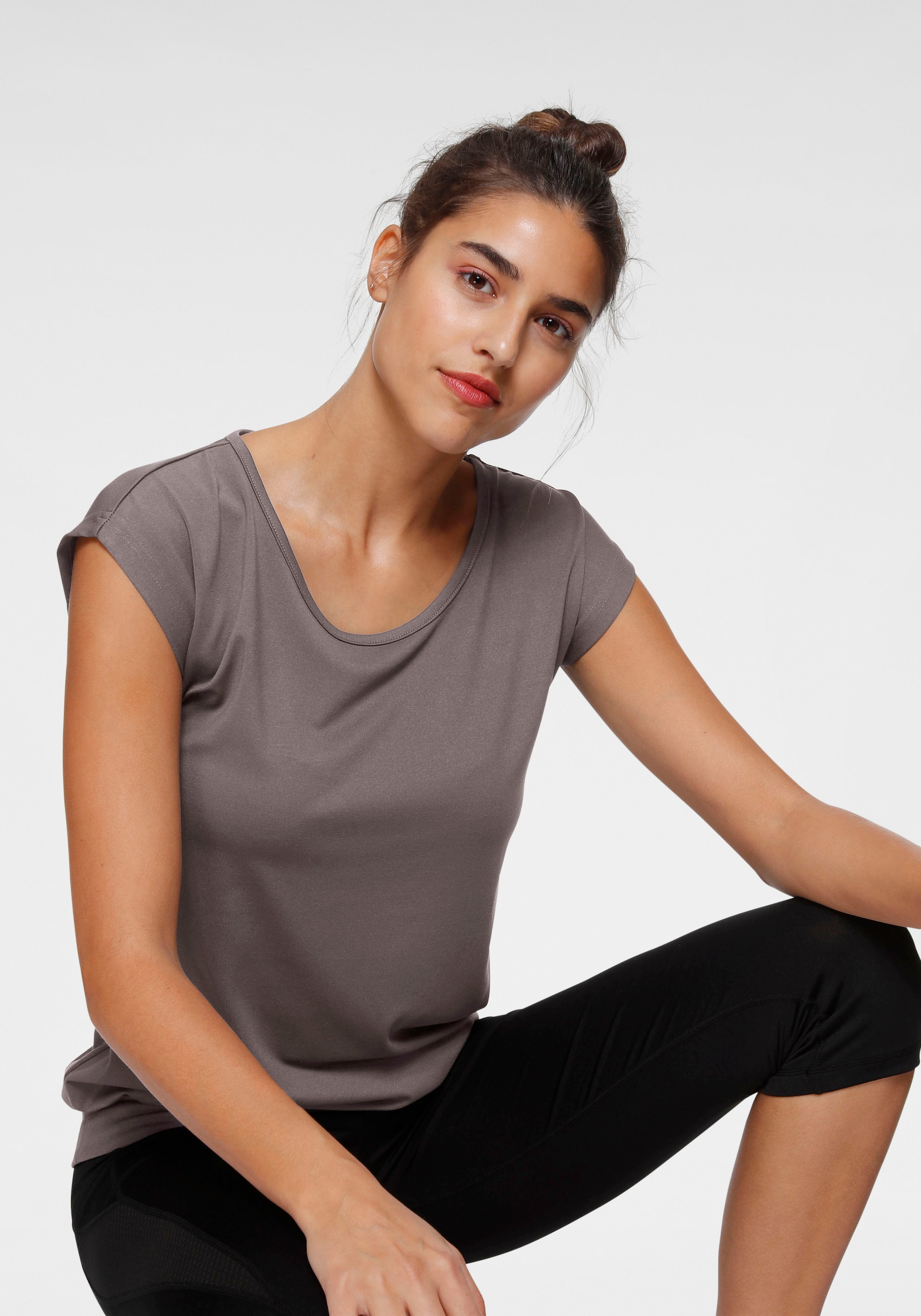 Ocean Sportswear Yoga & Relax Shirt »Soulwear - Essentials Yoga Shirts«, leicht überschnittene Schultern, längerer Schnitt