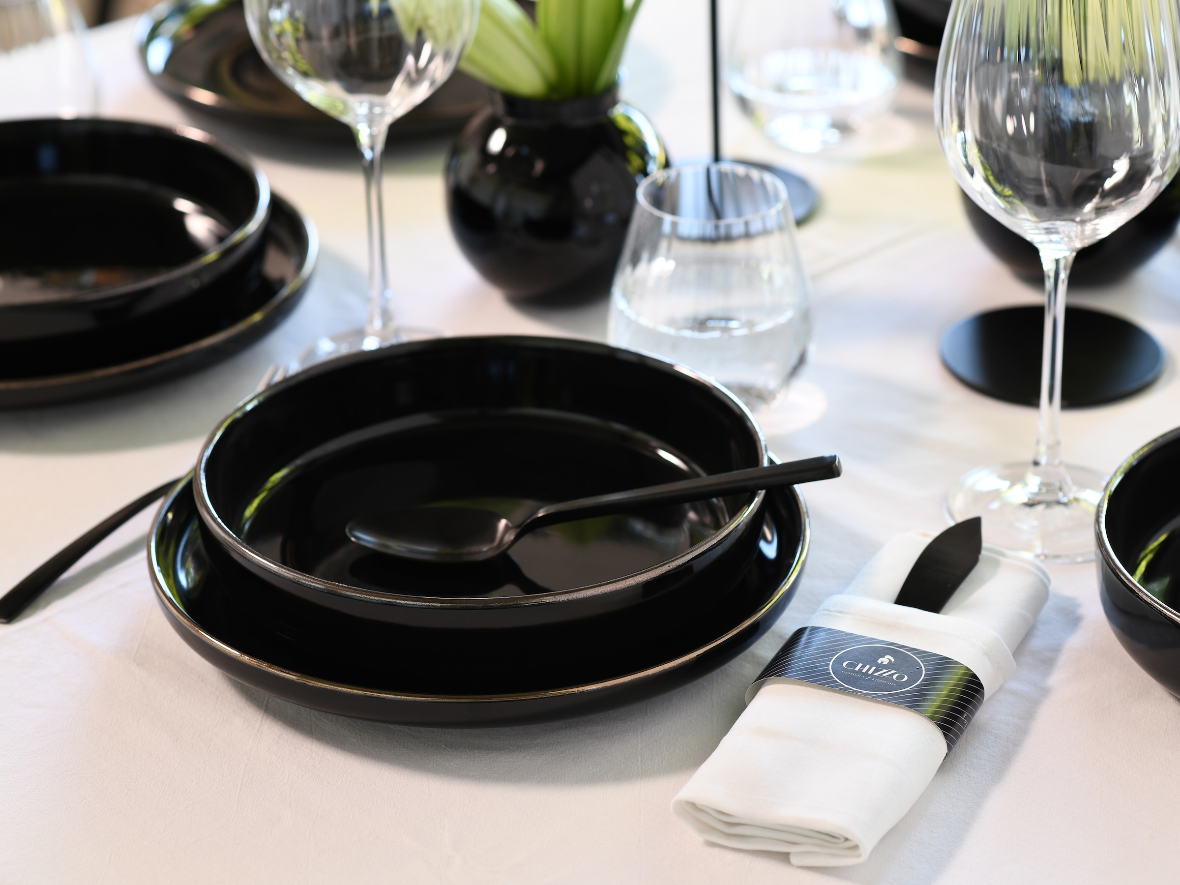 CreaTable Teller-Set »Nordic Festive, Service 18-tlg.« Teller Set, Minimalistisches Design, Dezente goldene Akzente