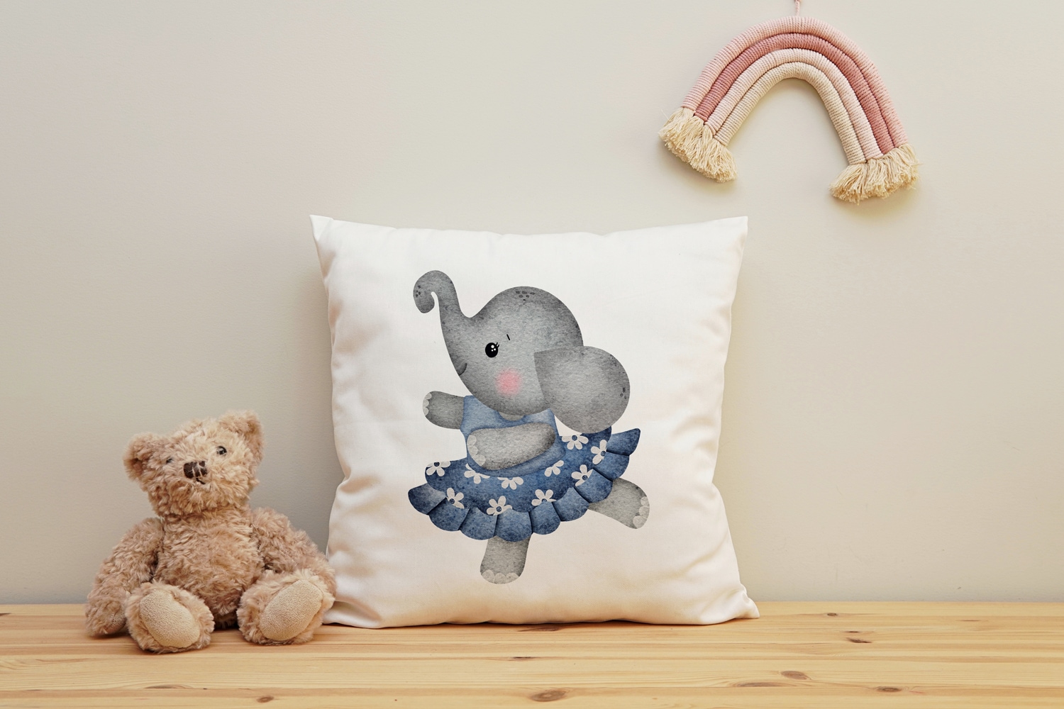 queence Dekokissen »Elefant mit Blumenkleid«, Kissenhülle mit HD Premium Druck, geruchsneutral, 40x40cm