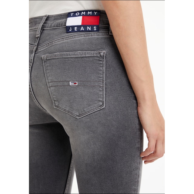 Tommy Jeans Skinny-fit-Jeans »NORA MR SKINNY PVS BG2235«, mit  Destroyed-Effekten & gestickter Tommy Jeans Logo-Flag bei ♕