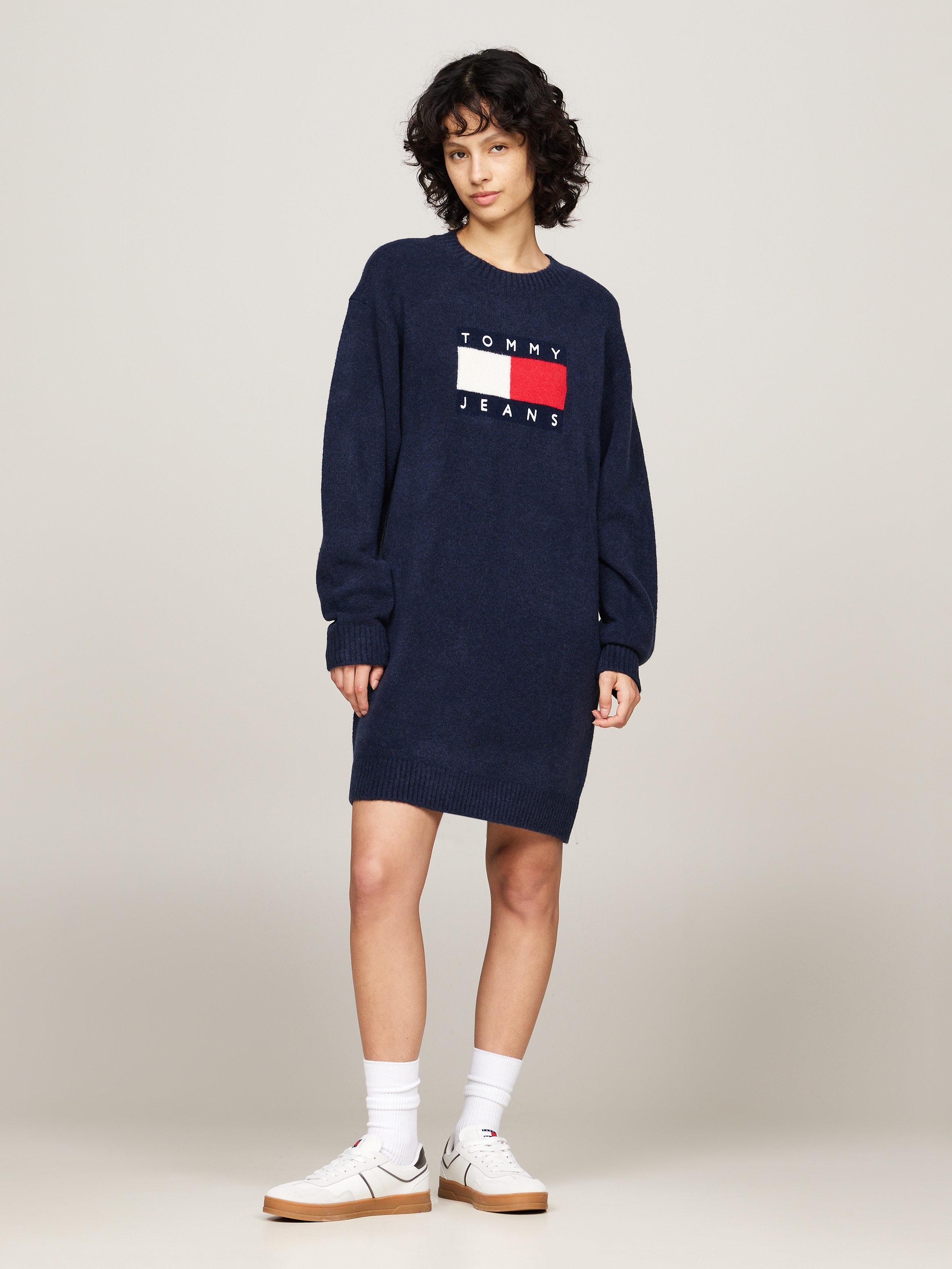 Strickkleid »TJW MLNGE FLAG SWEATER DRESS EXT«, mit Logo-Flag