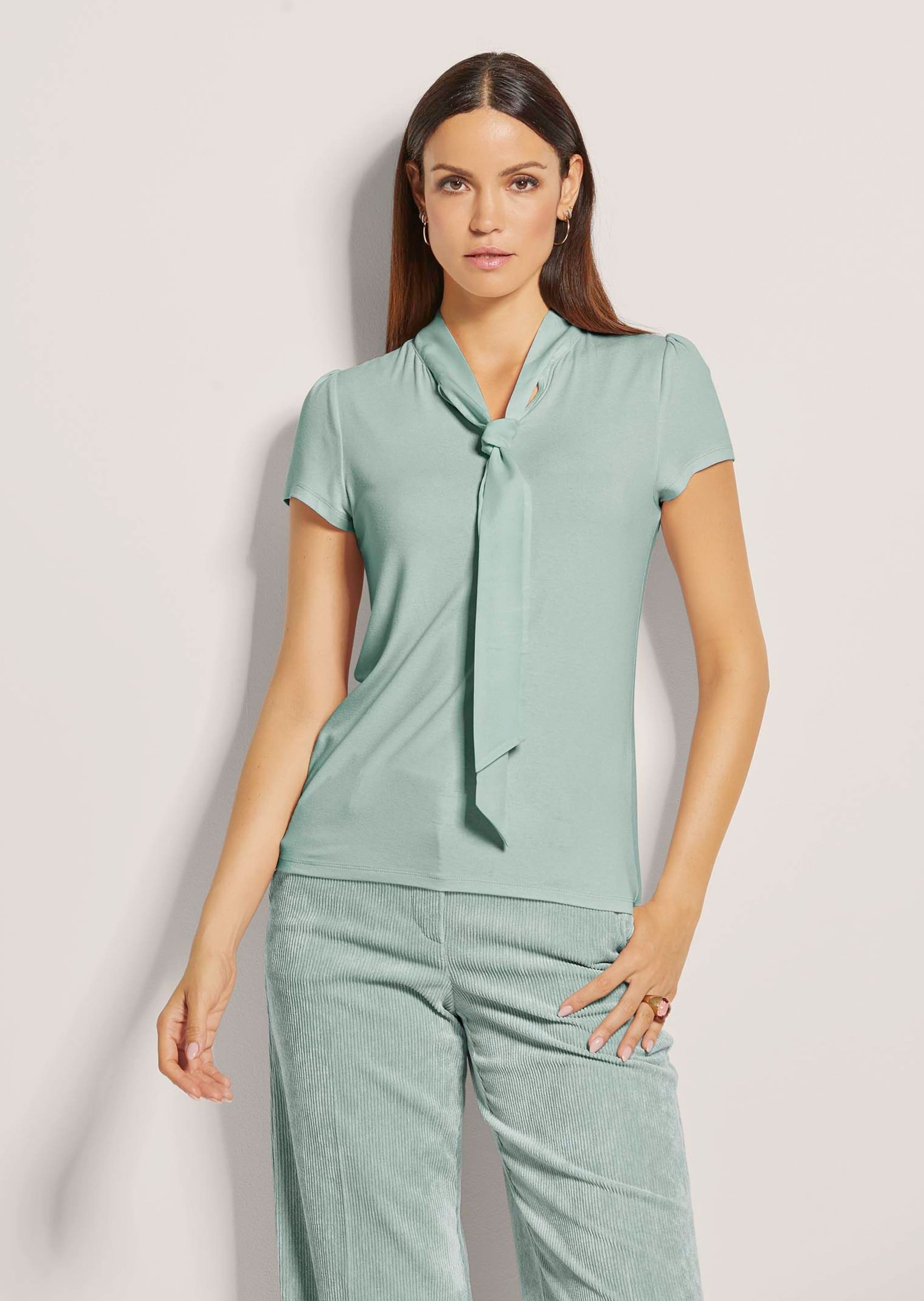 MADELEINE Kurzarmshirt »Blusenshirt Kurzarmoberteil mit Schluppe« Glanzbänder die zur Schluppe gebunden werden