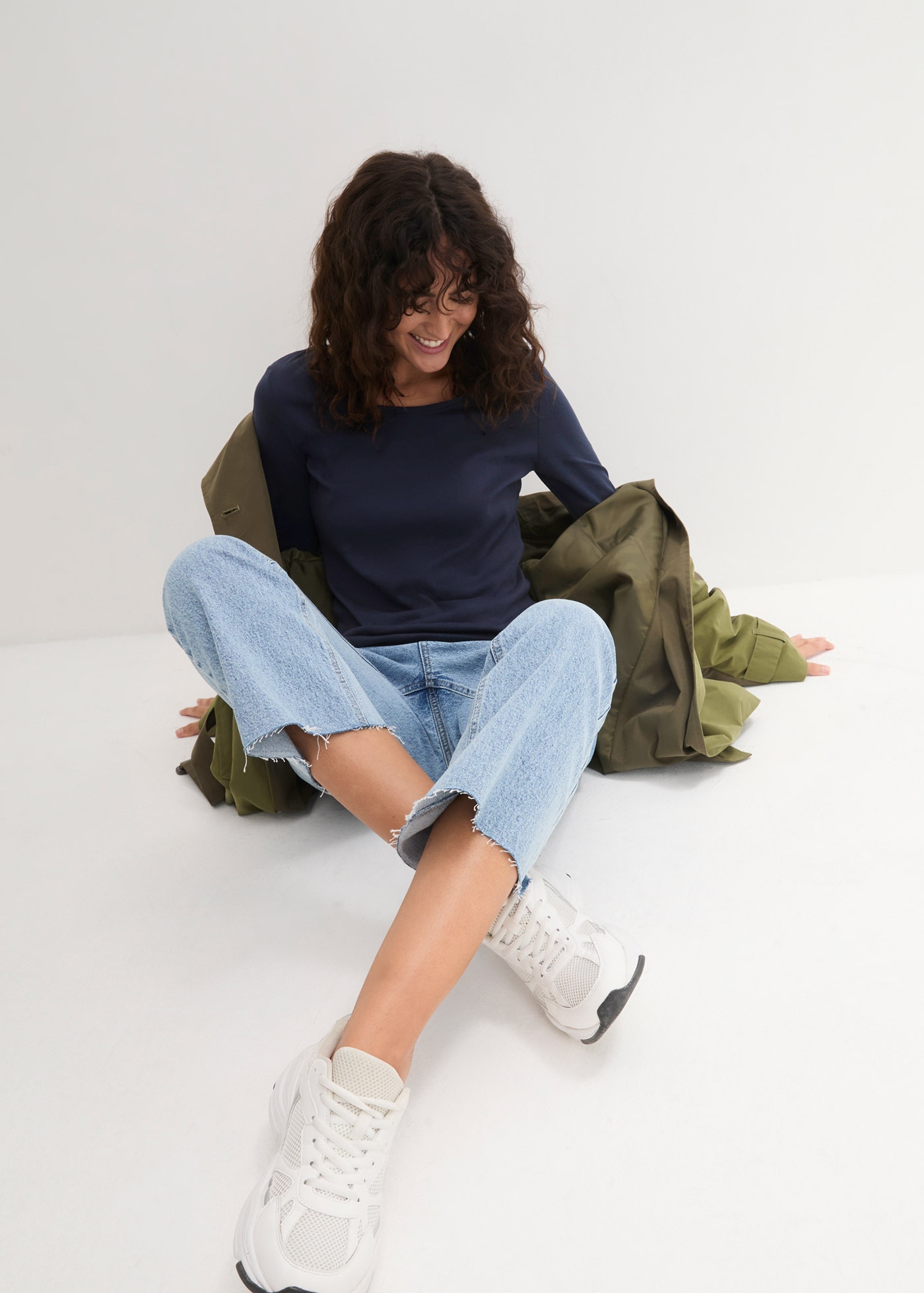 bonprix Langarmshirt leicht taillierte Passform, Rundhalsausschnitt, aus reiner Baumwolle