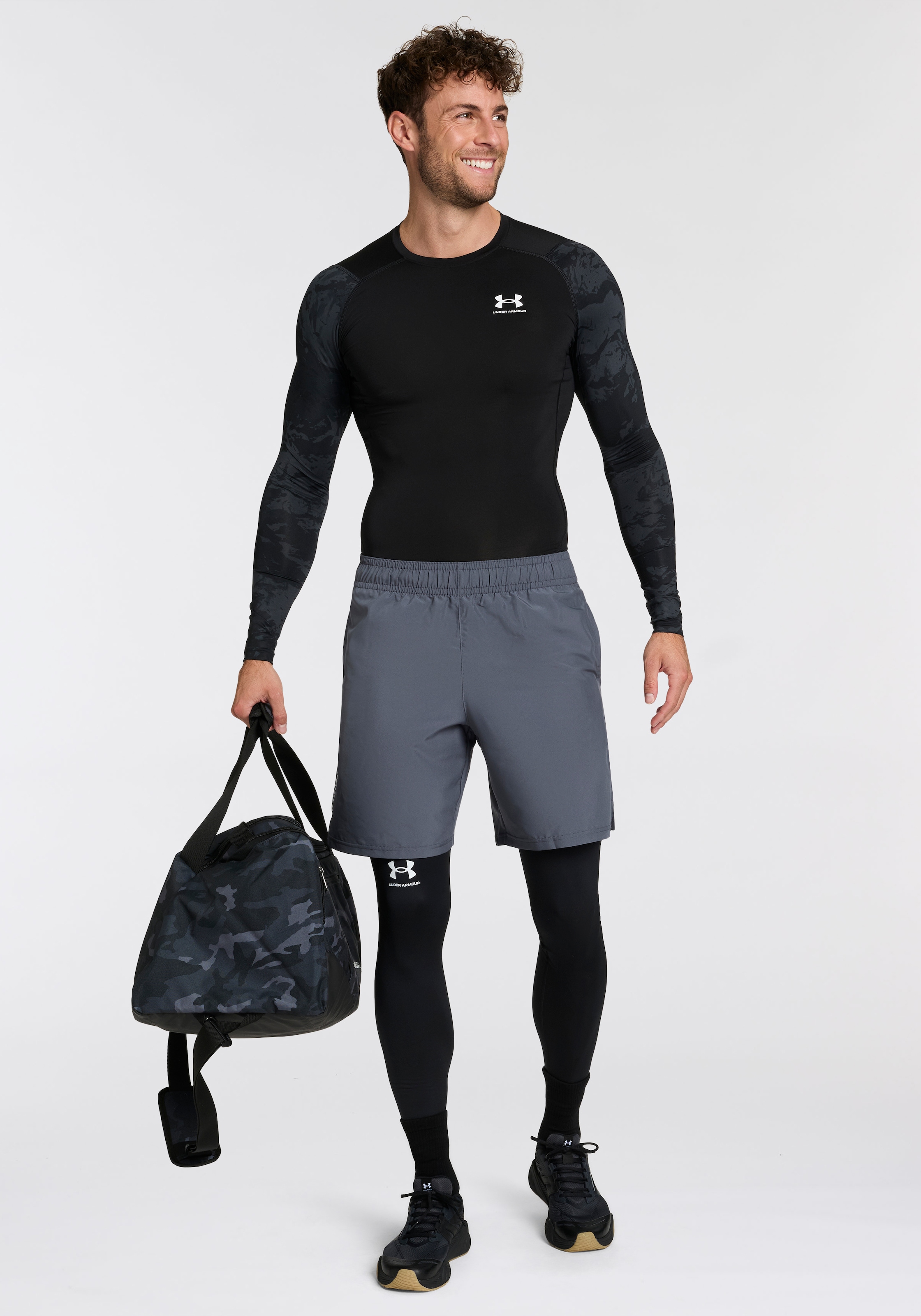 Under Armour® Shorts »UA TECH WOVEN WORDMARK SHORT«  mit Eingrifftaschen, pflegeleicht, normale Leibhöhe, gerade Beinform