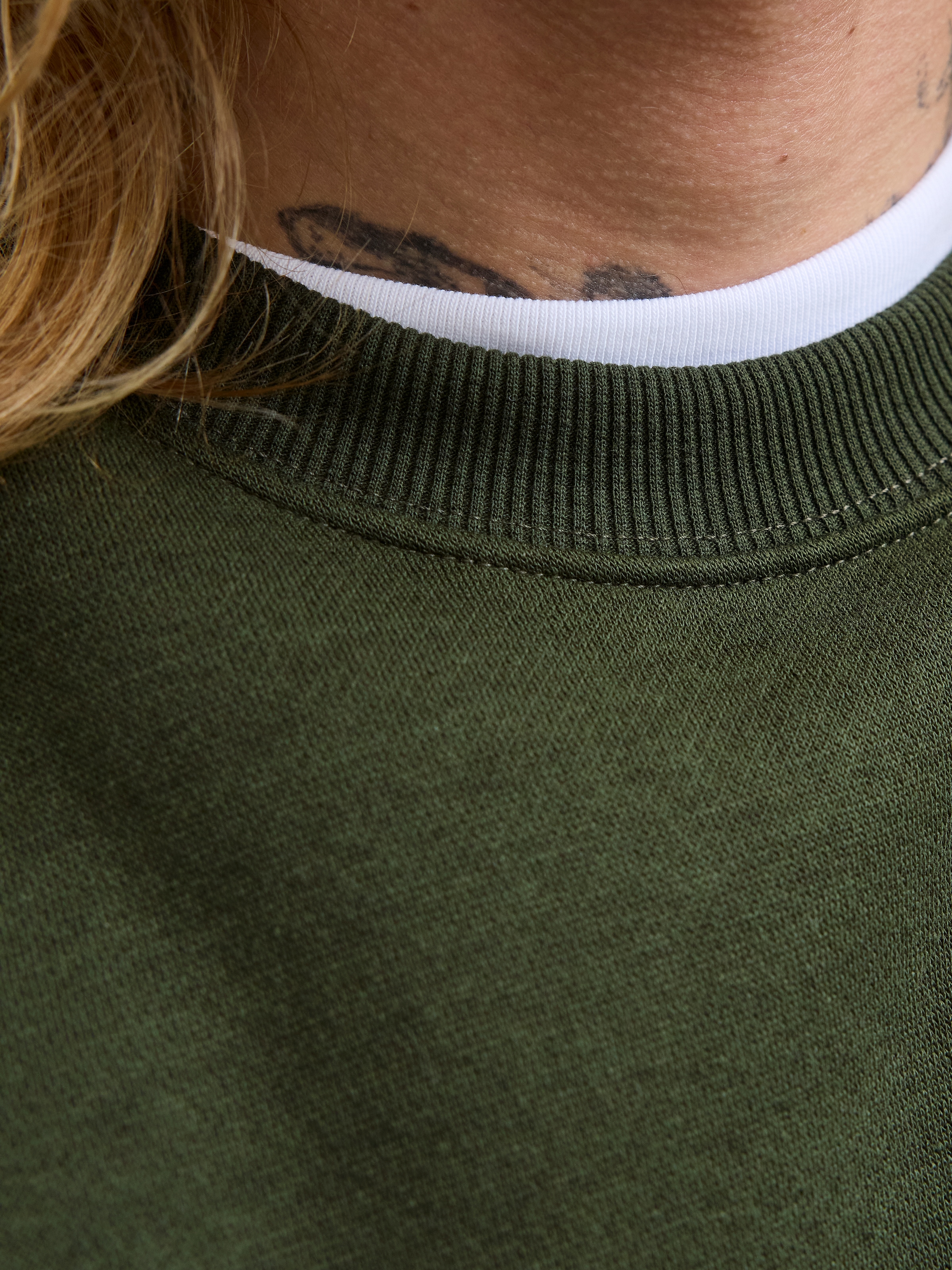 Jack & Jones Sweatshirt »JJEBRADLEY mit Rippbündchen für Alltag und Freizeit«, relaxed fit, atmungsaktiv, Rundhals, ohne Kapuze