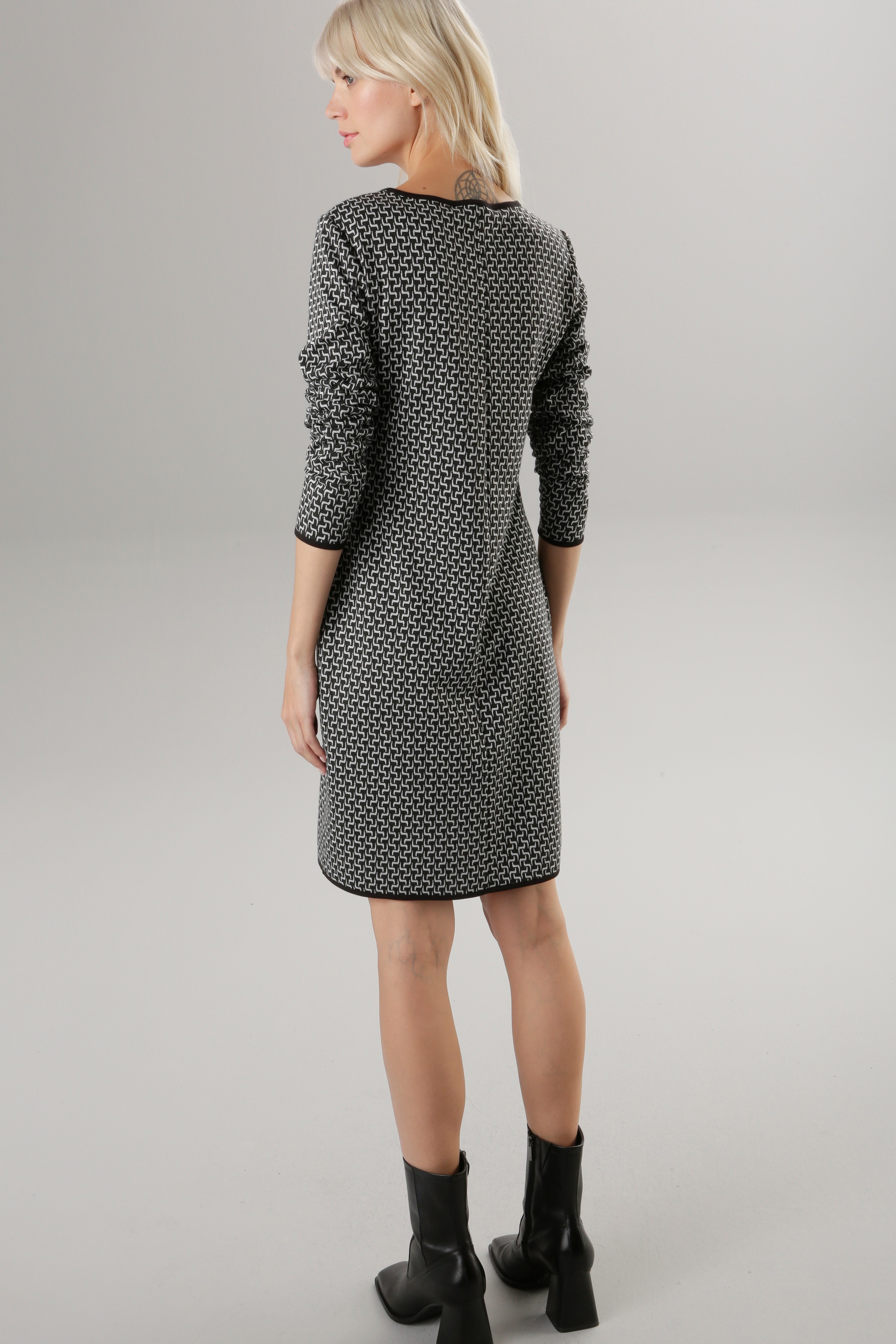 Aniston SELECTED Jerseykleid, mit ♕ Abschlüssen bei schwarzen Allover-Muster und