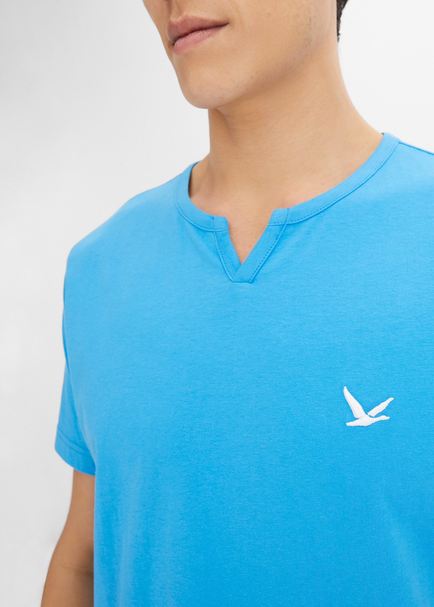 bonprix T-Shirt »T-Shirt (2er Pack)« Packung, 2, 2 Stk. bequemer regular fit, Kurzarm-Design, V-Ausschnitt