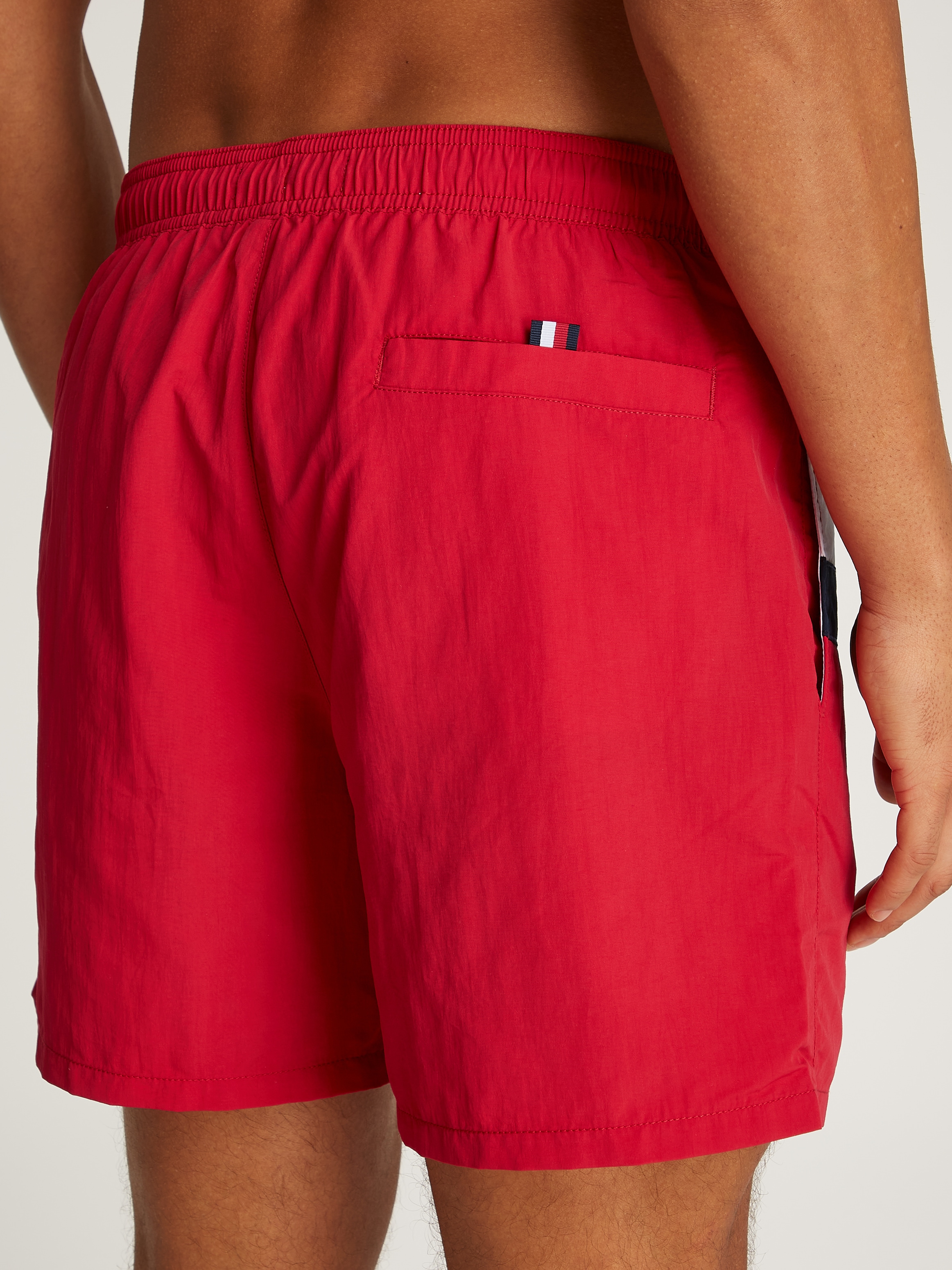 Tommy Hilfiger Swimwear Badeshorts »MEDIUM DRAWSTRING«, mit großem Logo