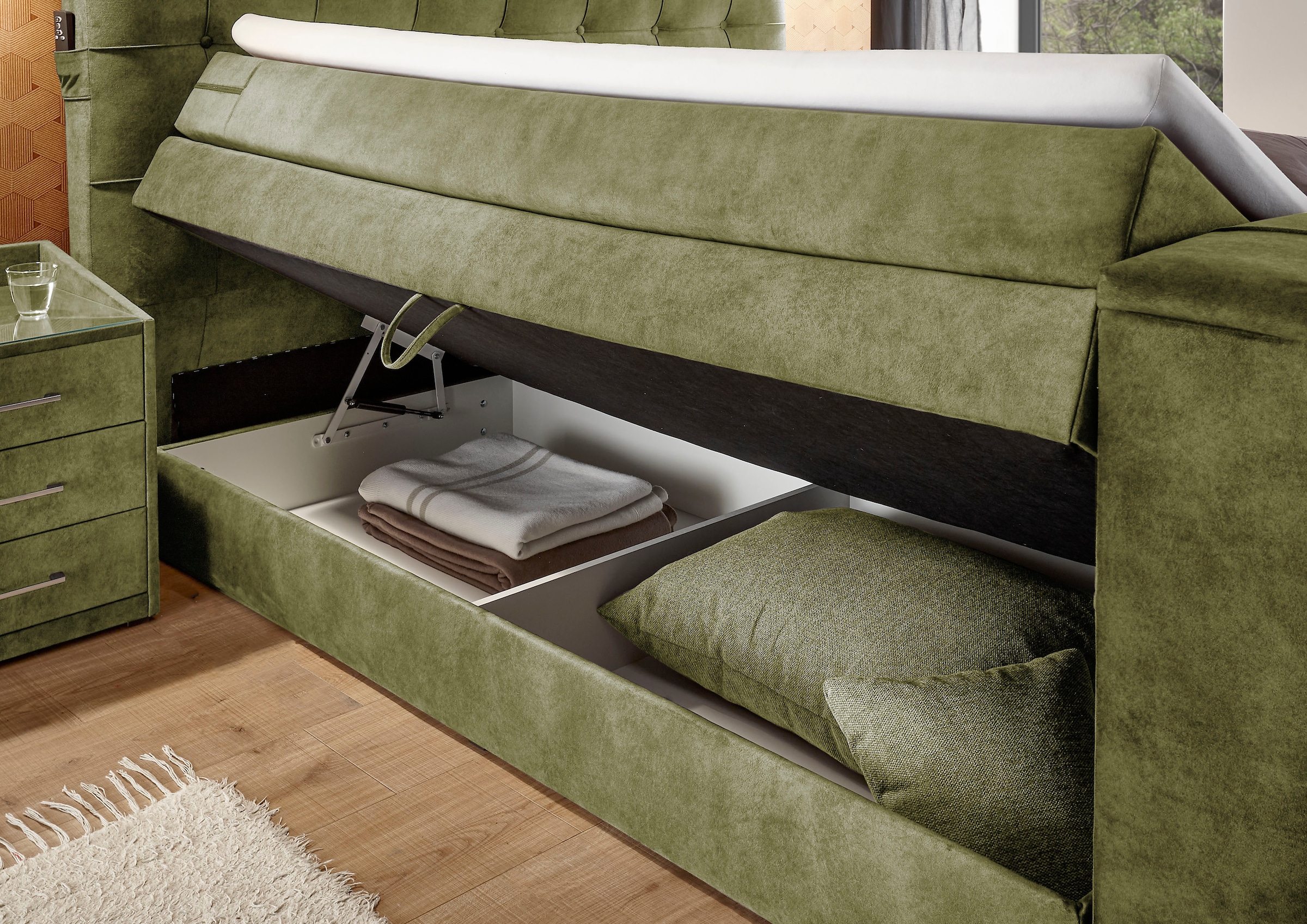 set one by Musterring Boxspringbett »Richmond«, mit Duo-Matratze (H2/H3), versenkbarer TV-Halterung (bis 40 Zoll) und Fernbedienung. Wahlweise mit/ohne Bettkasten