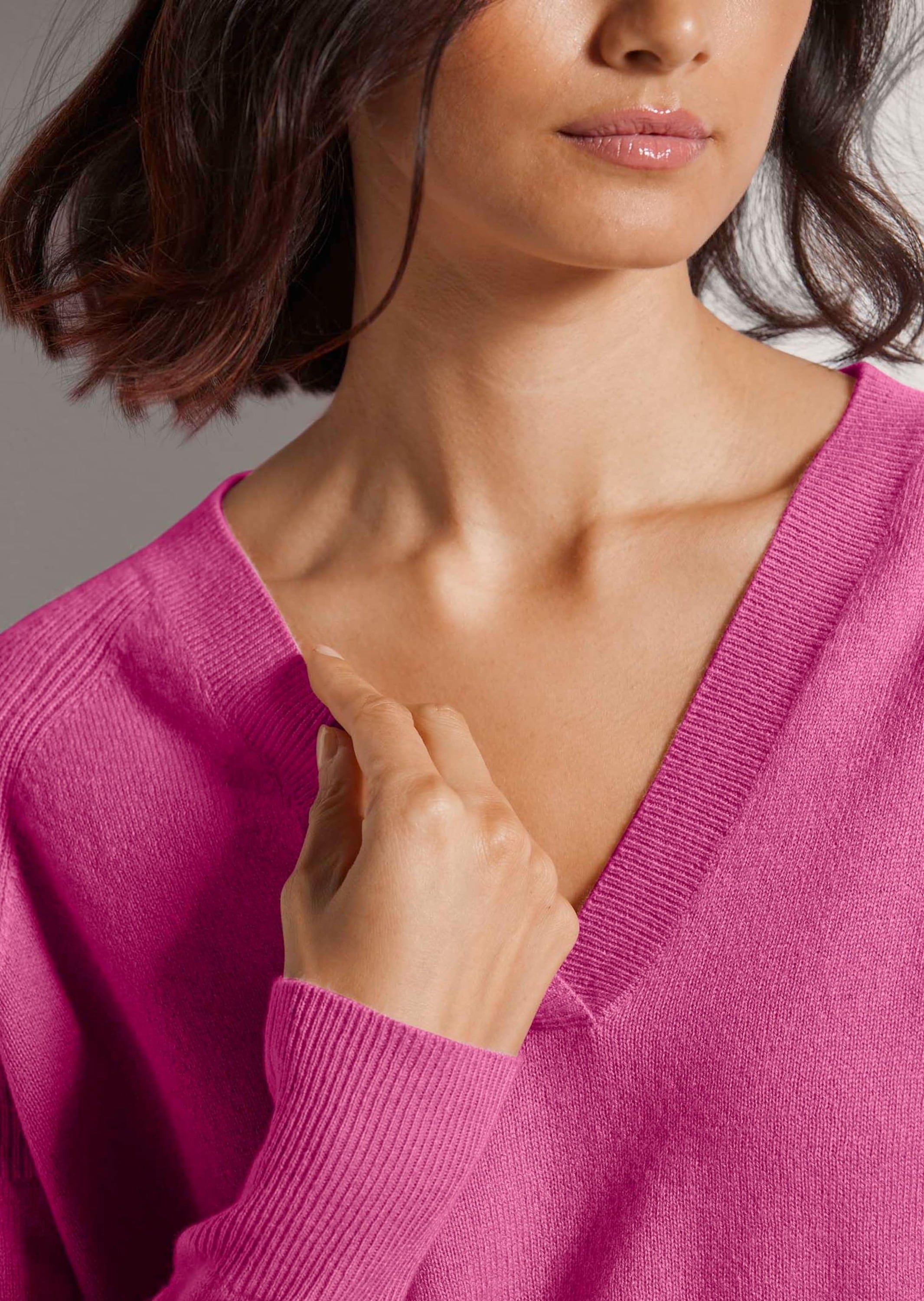 MADELEINE Longpullover »Pullover Kaschmirpullover mit V-Ausschnitt« Edles Maschenbild