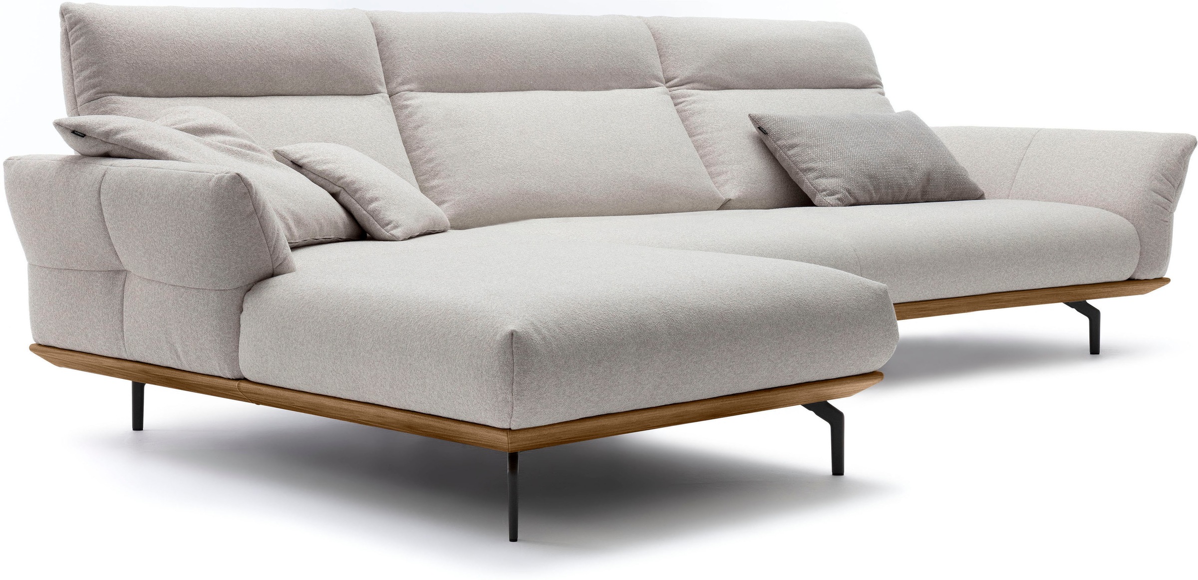 Creation BY ROLF BENZ Ecksofa »CR.460 Designsofa mit erstklassigem Sitzkomfort« Sockel in Nussbaum, Winkelfüße in Umbragrau, Breite 338 cm