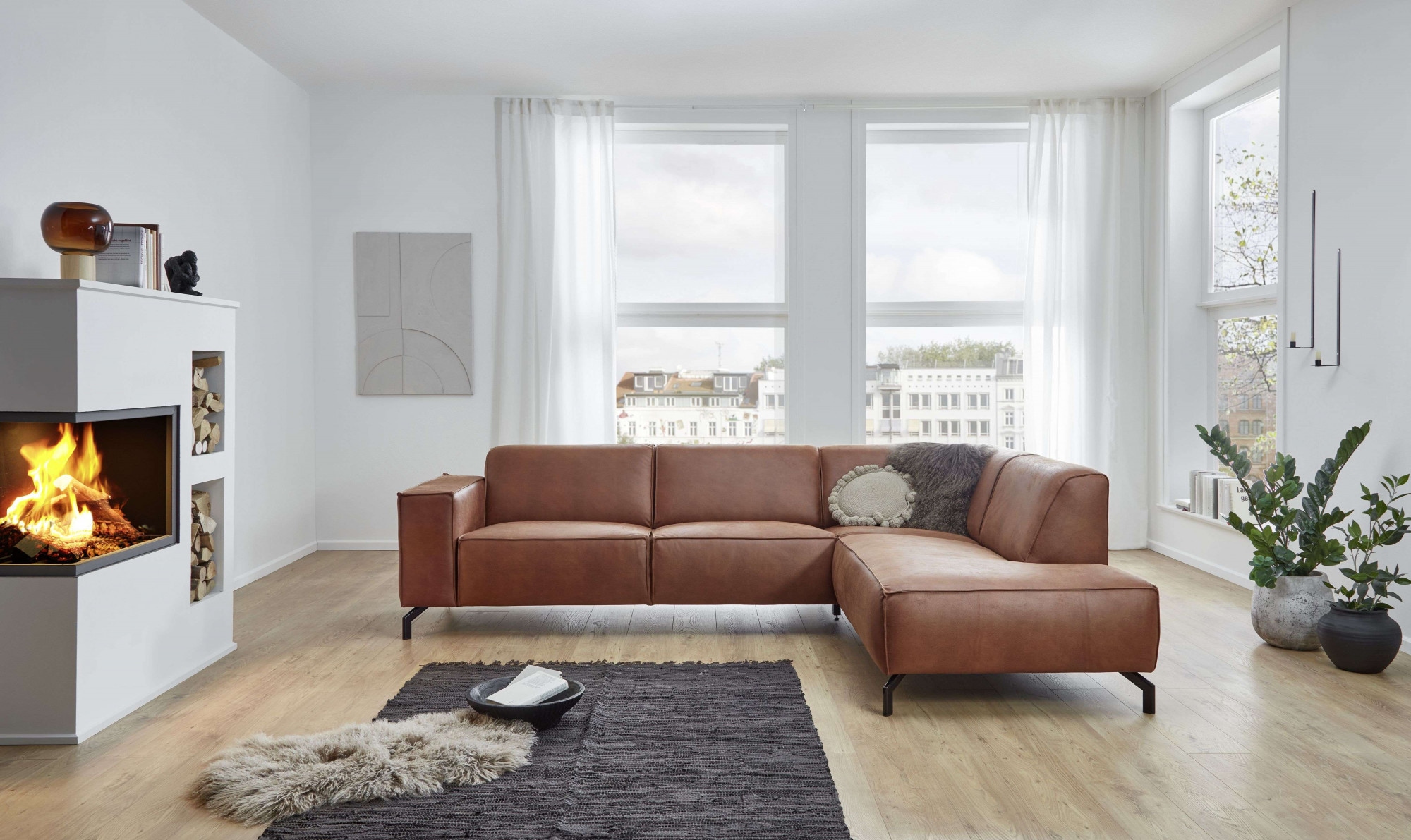 Places of Style Ecksofa Lorcan, in Lederoptik oder Strukturstoff lieferbar
