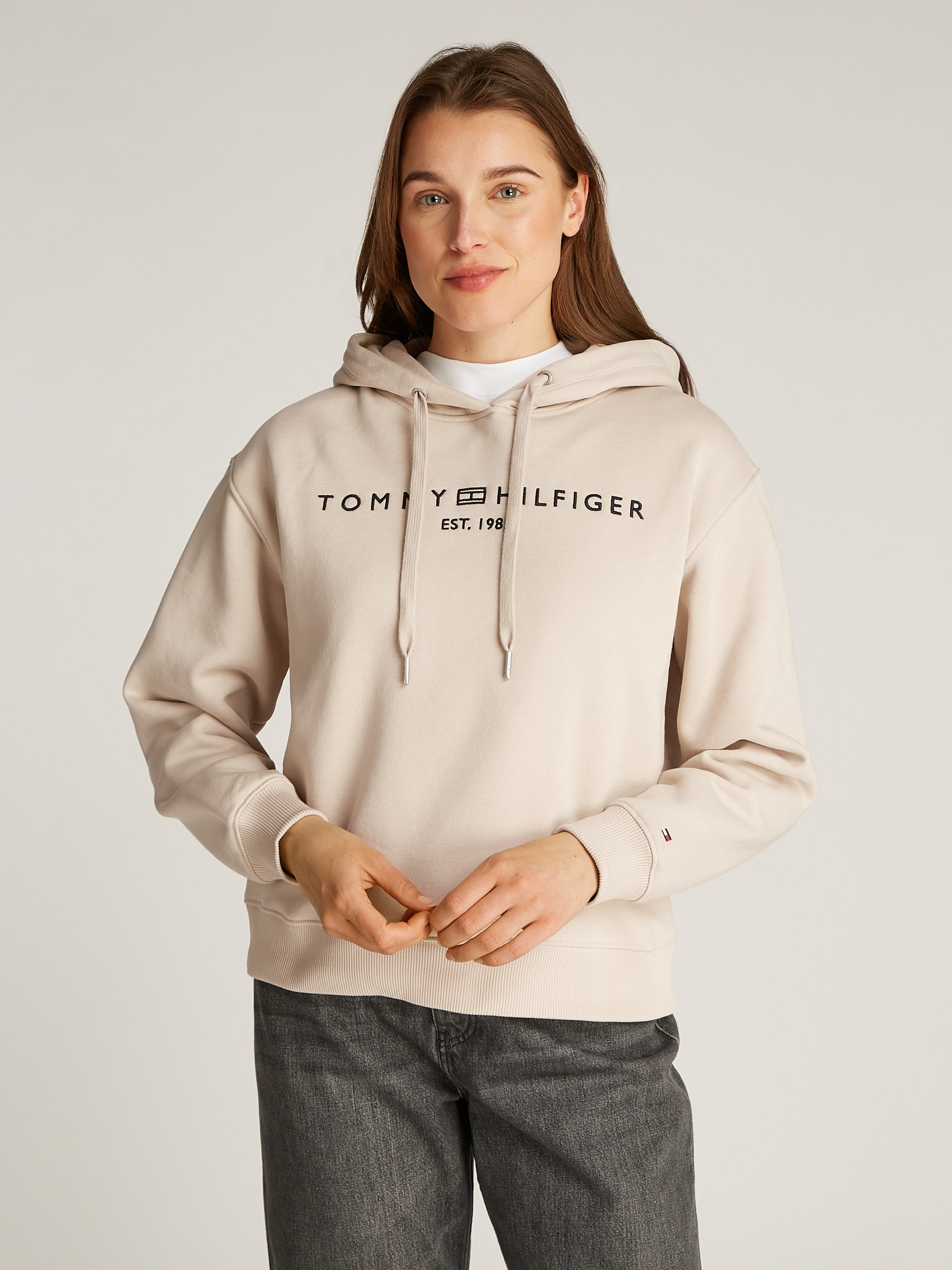 Kapuzensweatshirt »MDRN REG CORP LOGO HOODIE«, Mit Tommy Hilfiger Schriftzug