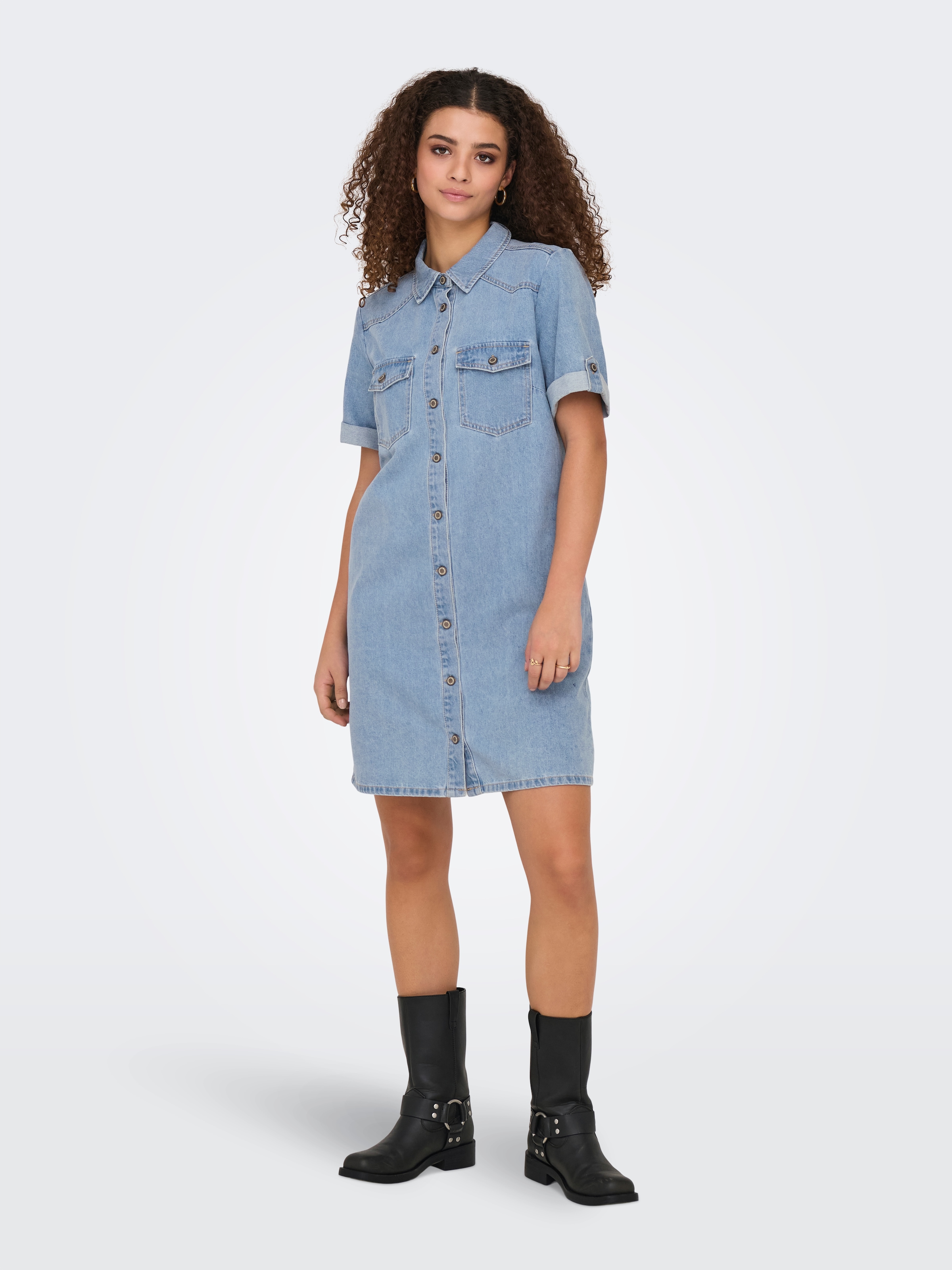 ONLY Jeanskleid »ONLLISA – Denimkleid mit Knopfleiste und Brusttaschen« Brusttaschen Baumwollmischung