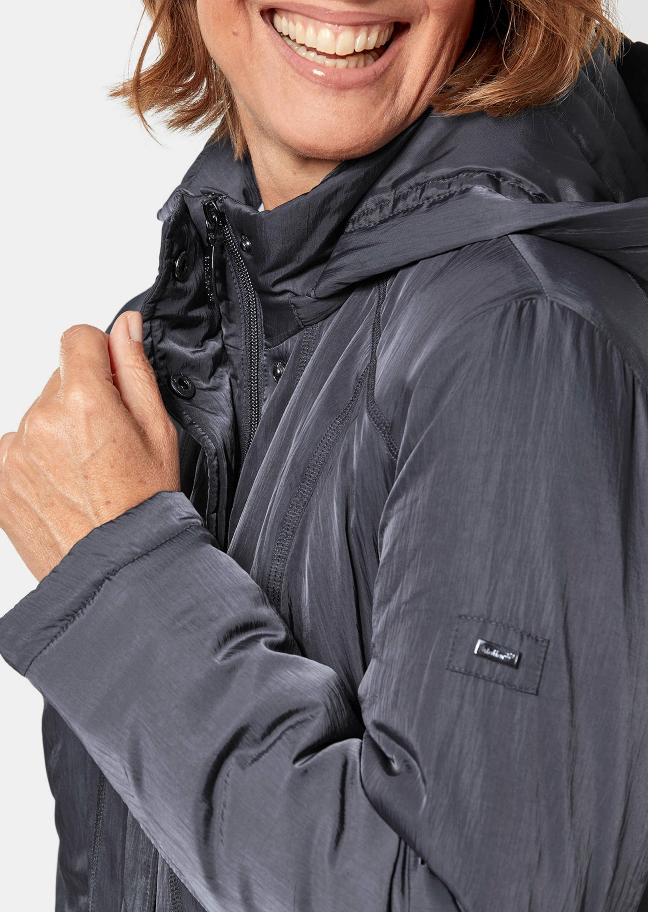 GOLDNER Winterjacke »Kurzgröße Jacke mit Kapuze in dezenter Crashstruktur«
