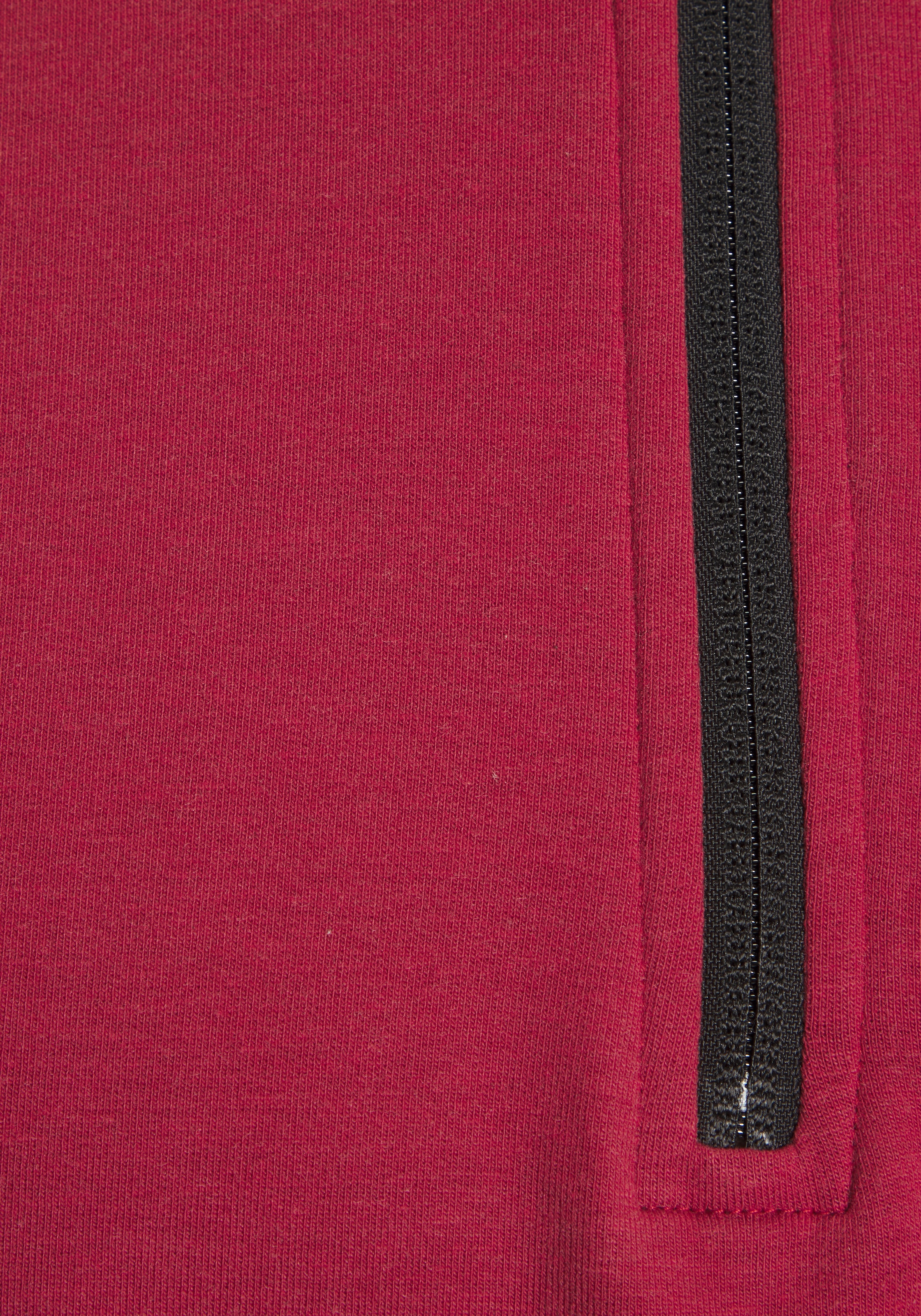 Bench. Funktionsshirt 1 mit Reißerschlusstasche am Ärmel